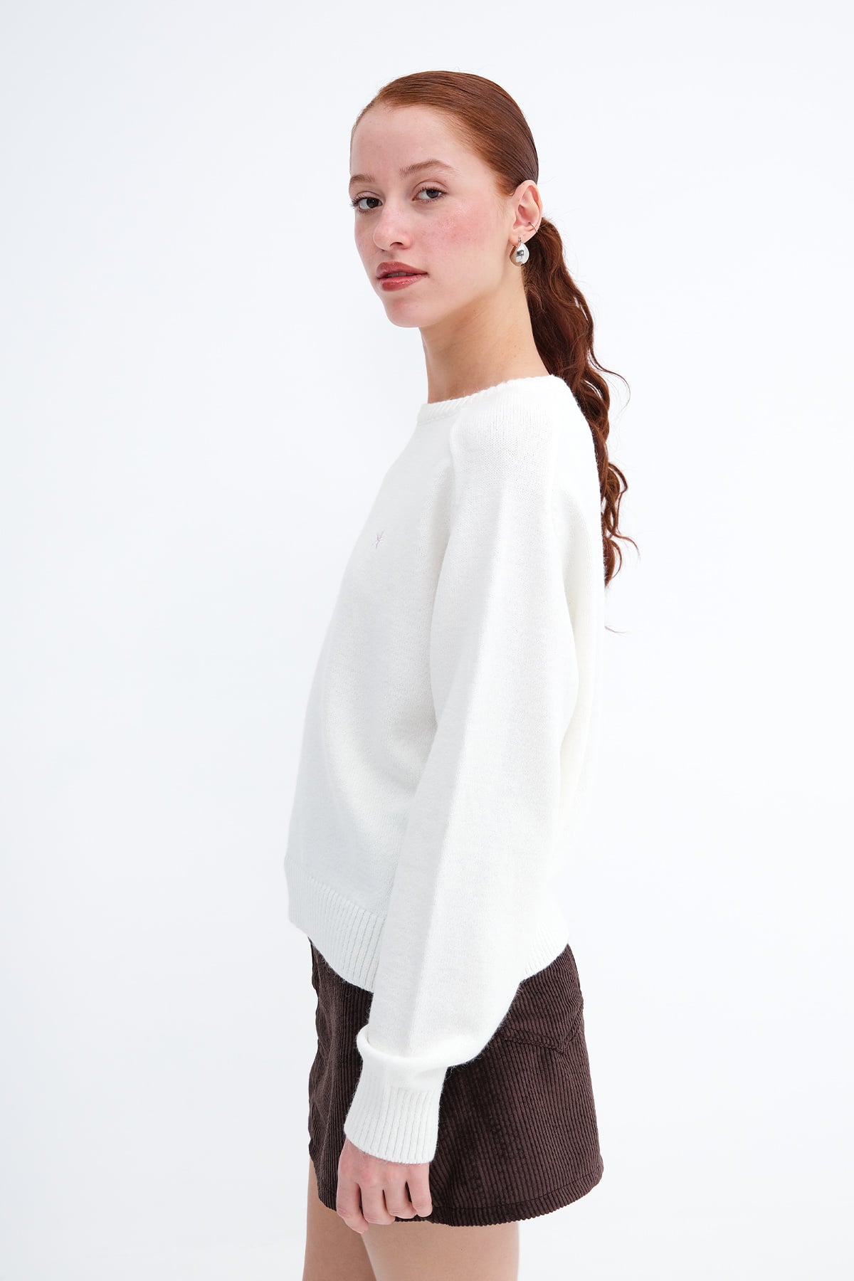 Ecru_Crew-Neck-Star-Embroidered-Knitwear-Sweater-addax