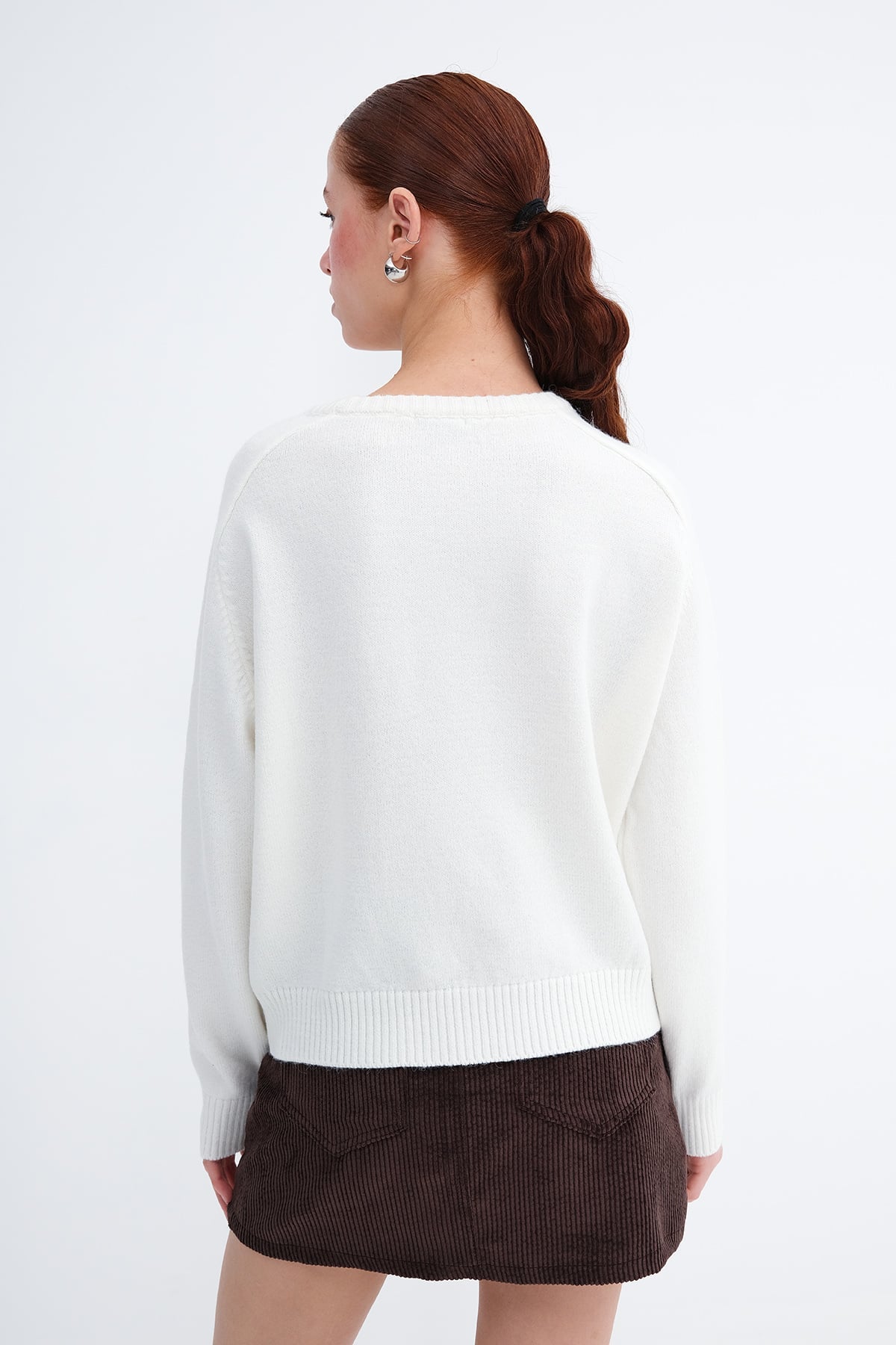 Ecru_Crew-Neck-Star-Embroidered-Knitwear-Sweater-addax