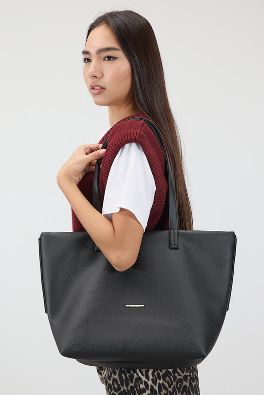 Black_Zippered-Faux-Leather-Hand-and-Shoulder-addax