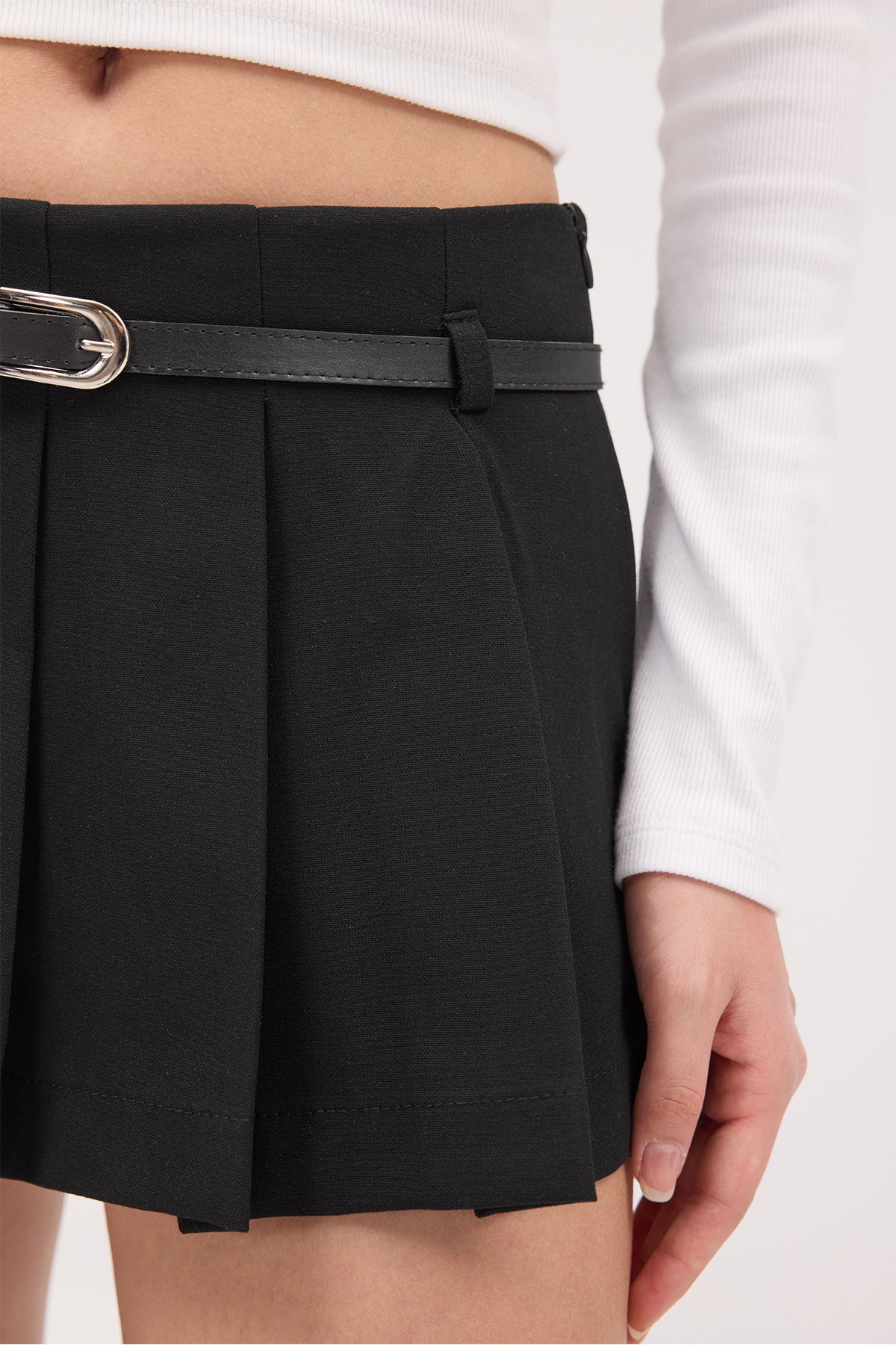 Black_Pleated-Skort-with-Belt-addax