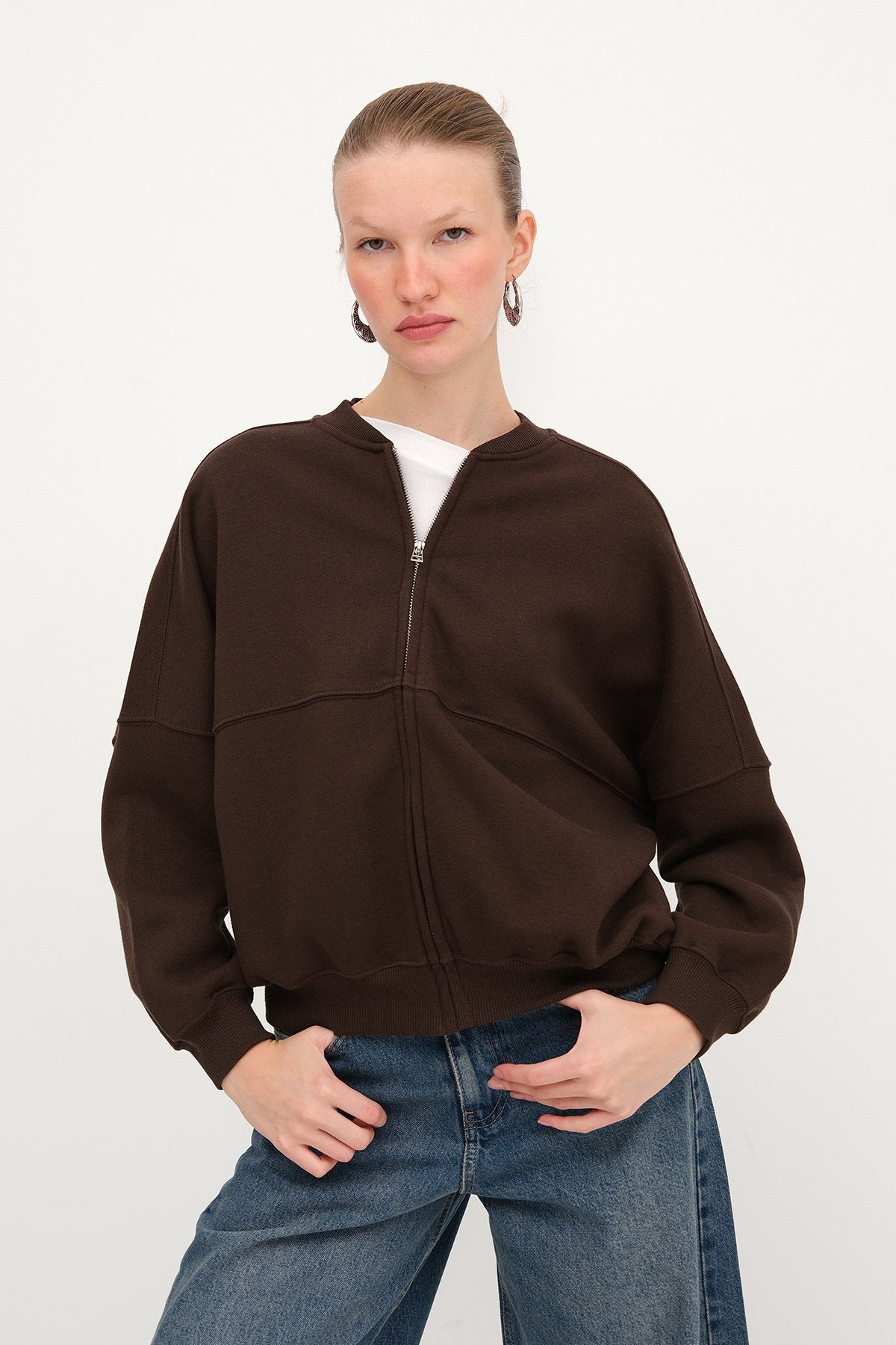 Bitter-Coffee_Zippered-Ribbon-Sweatshirt-addax