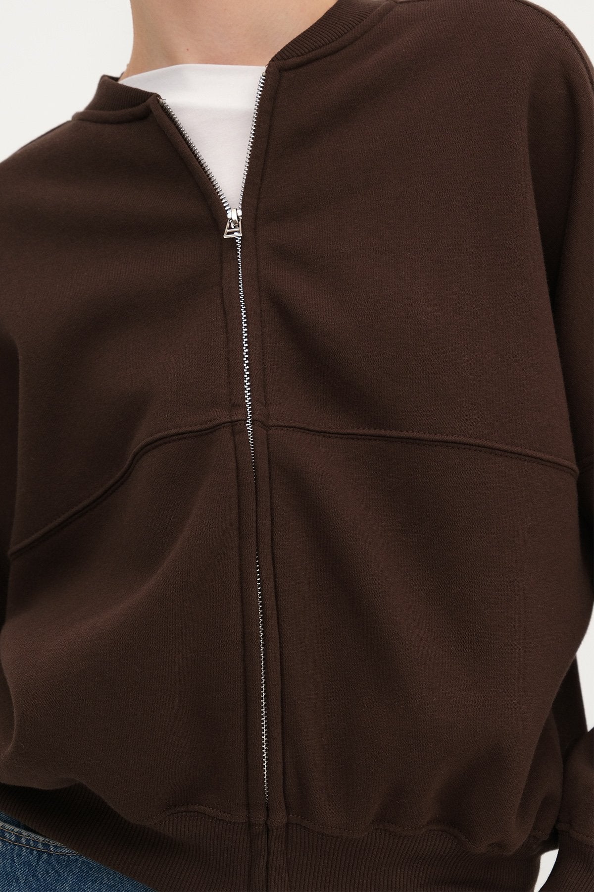 Bitter-Coffee_Zippered-Ribbon-Sweatshirt-addax