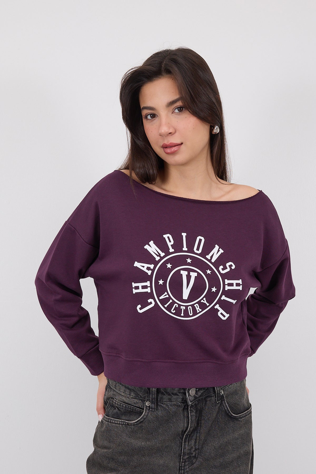 Gardenia_CHAMPIONSHIP-VICTORY-Written-Boat-Neck-Sweatshirt-addax