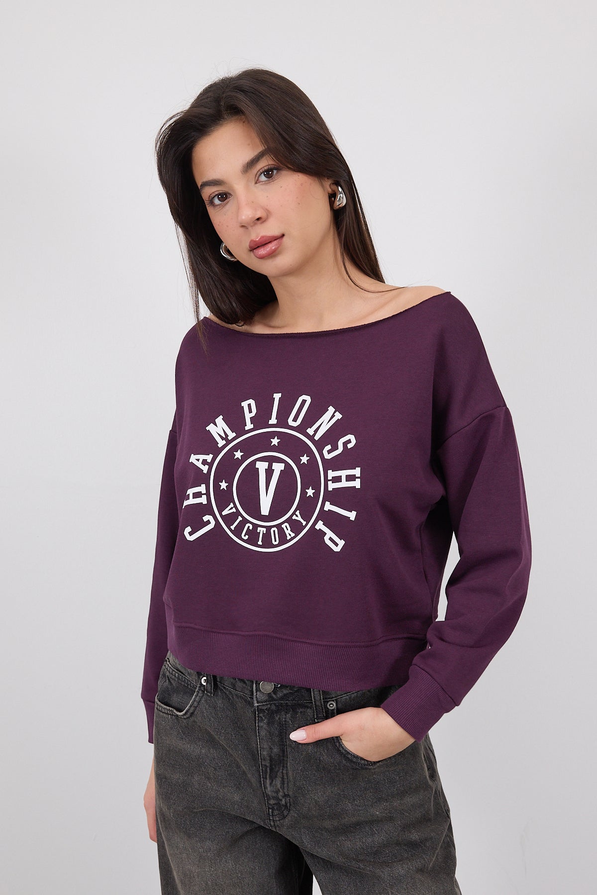 Gardenia_CHAMPIONSHIP-VICTORY-Written-Boat-Neck-Sweatshirt-addax