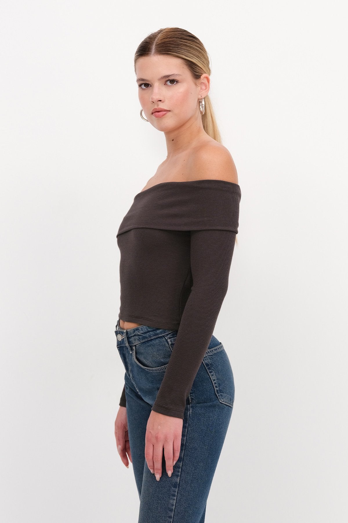 Soft-Brown_Madonna-Collar-Blouse-addax