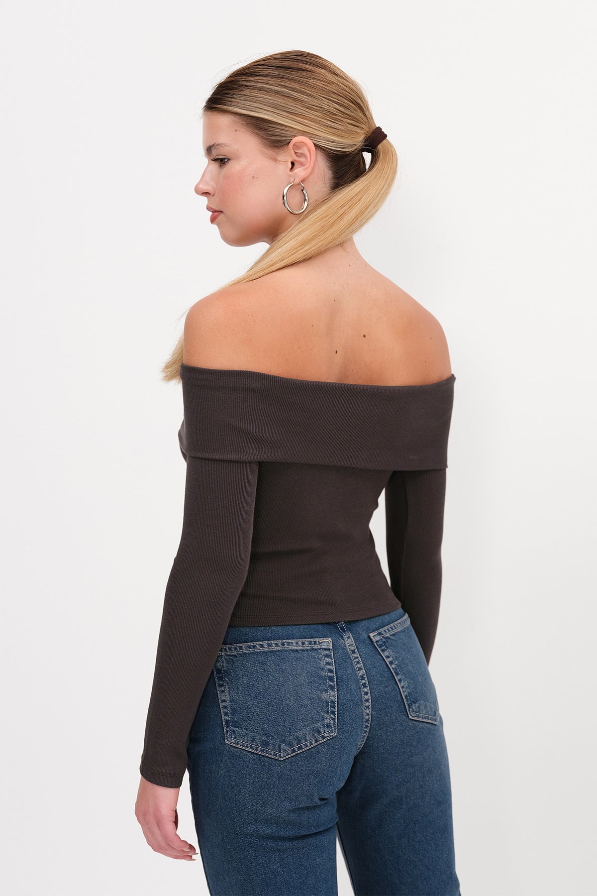 Soft-Brown_Madonna-Collar-Blouse-addax