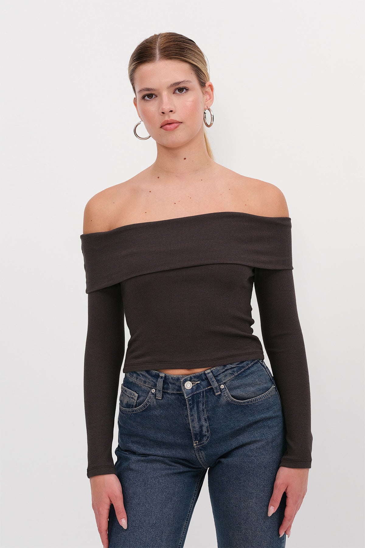 Soft-Brown_Madonna-Collar-Blouse-addax