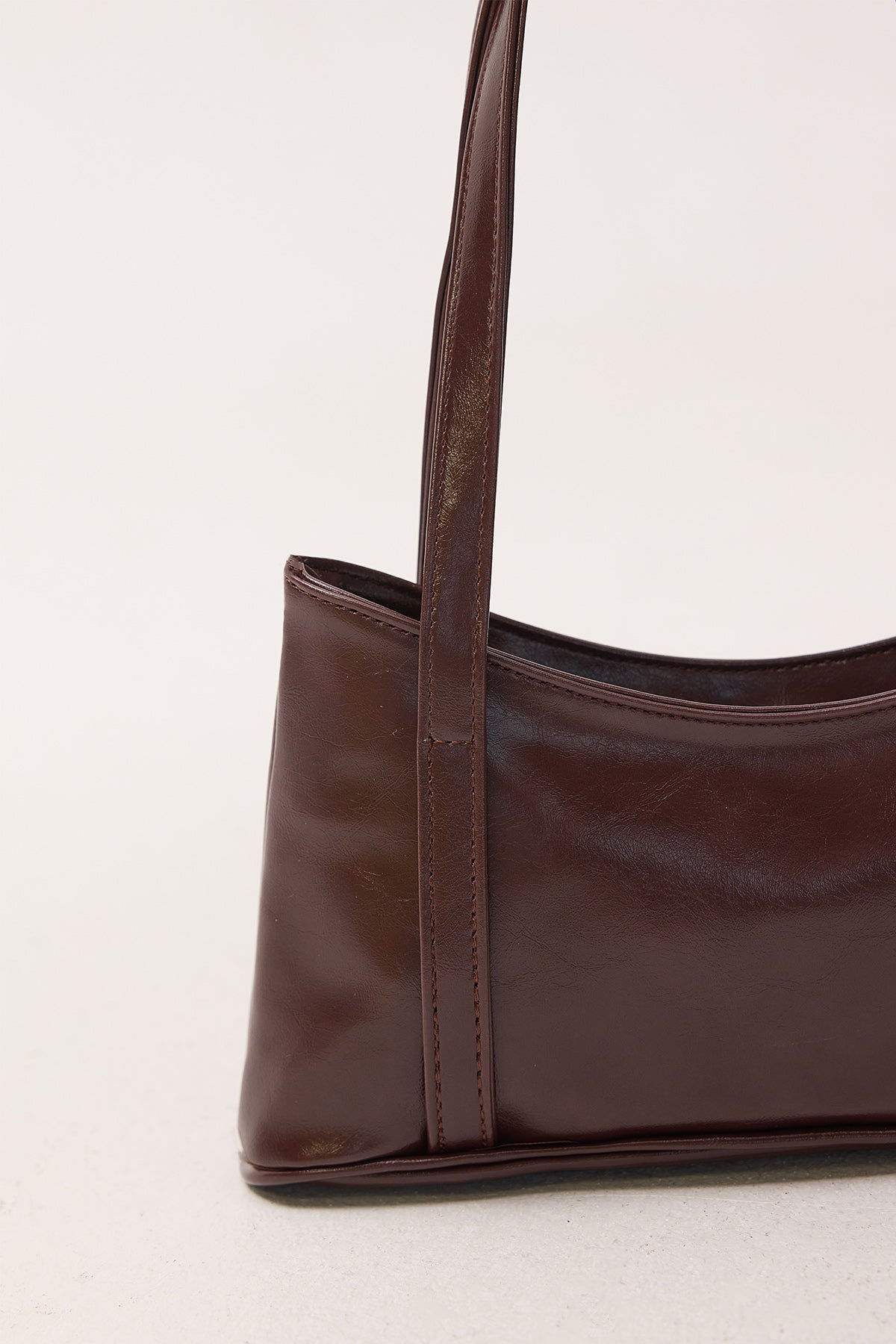 Brown_Faux-Leather-Hand-And-Shoulder-addax