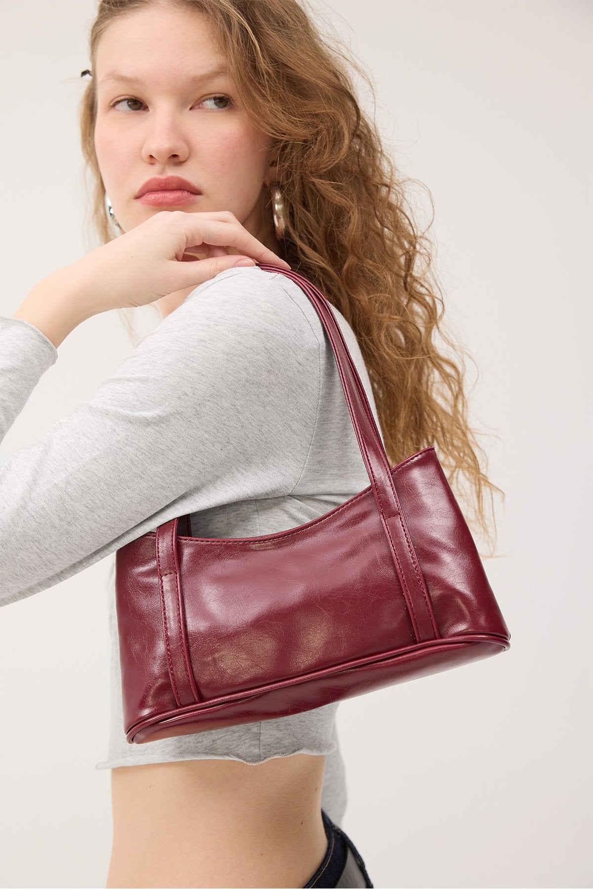 Burgundy_Faux-Leather-Hand-And-Shoulder-addax
