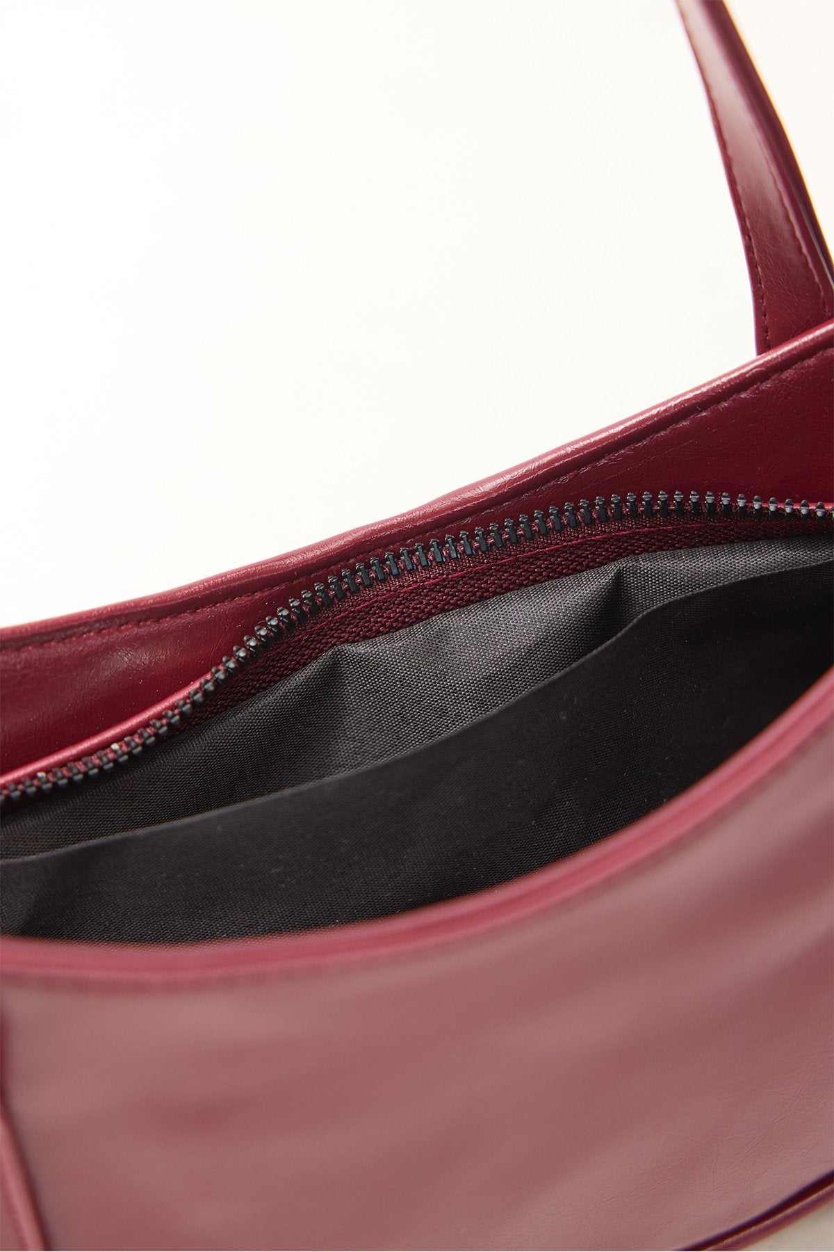 Burgundy_Faux-Leather-Hand-And-Shoulder-addax