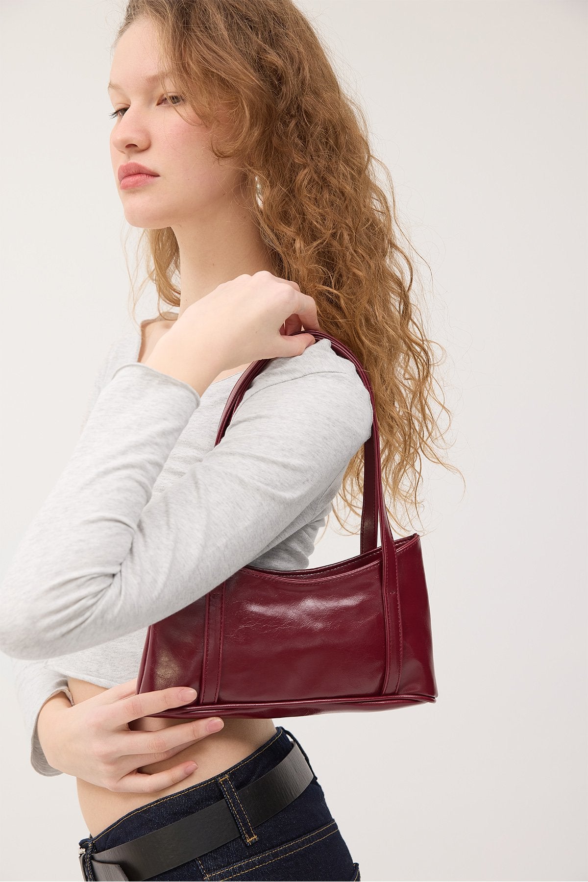 Burgundy_Faux-Leather-Hand-And-Shoulder-addax