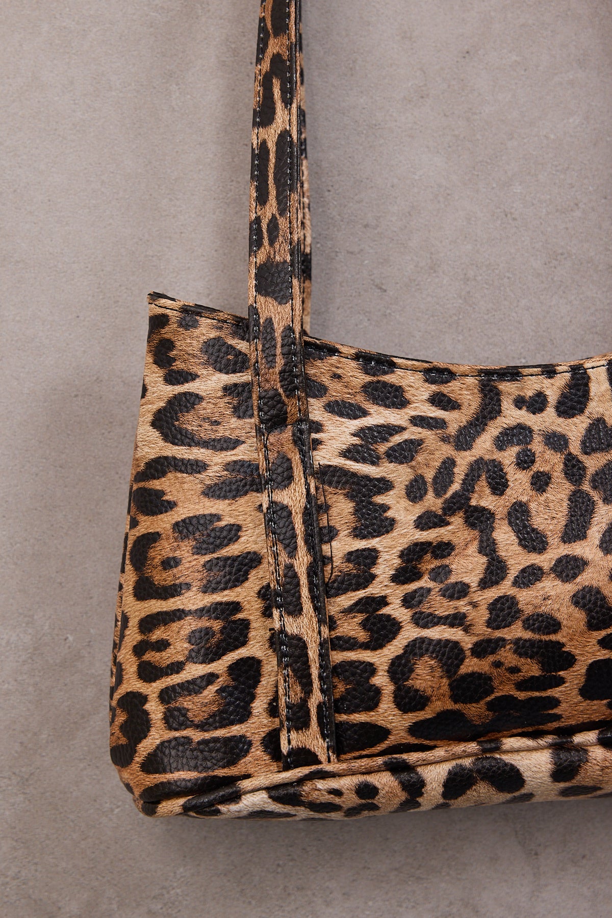 Leopard_Faux-Leather-Hand-And-Shoulder-addax