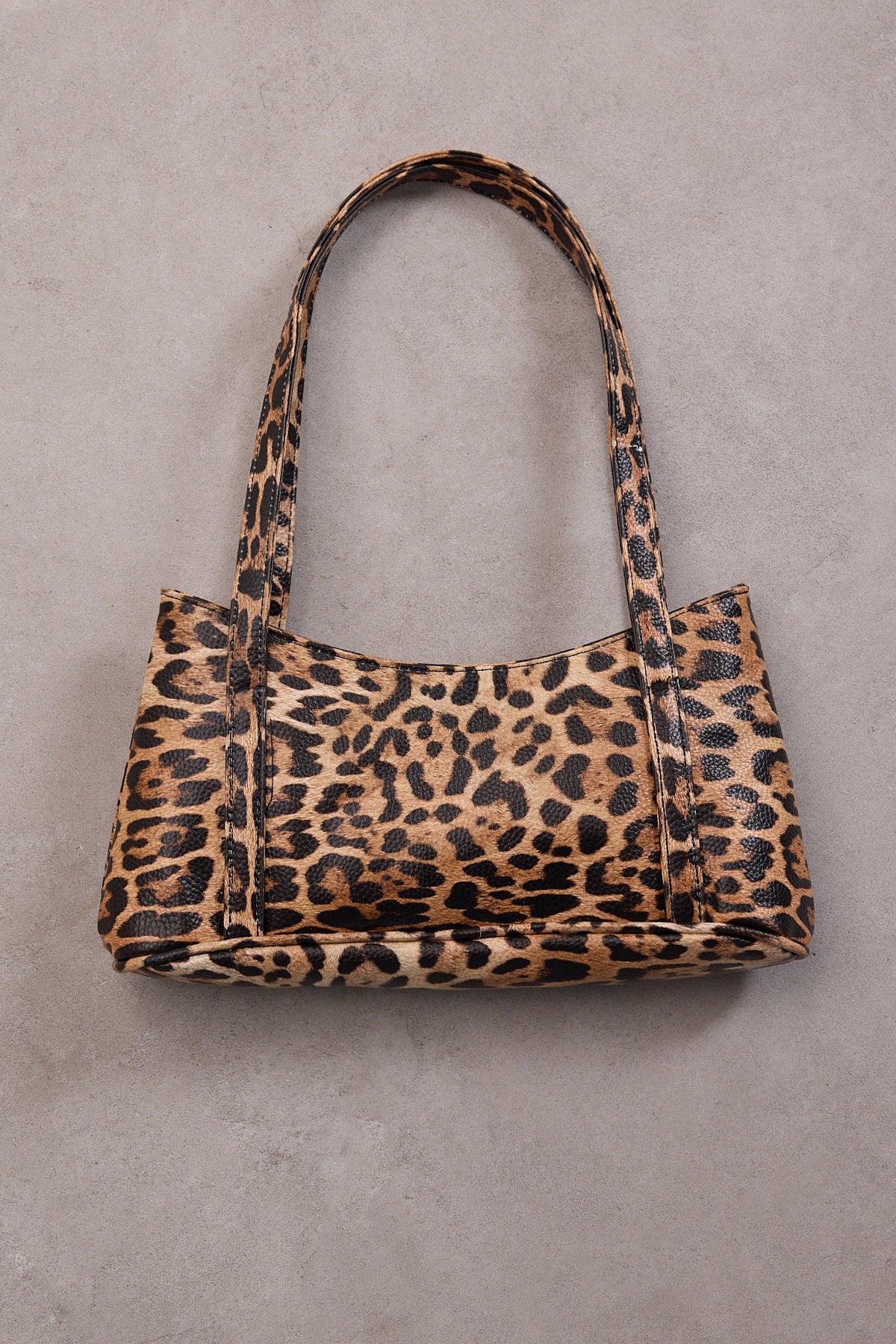 Leopard_Faux-Leather-Hand-And-Shoulder-addax