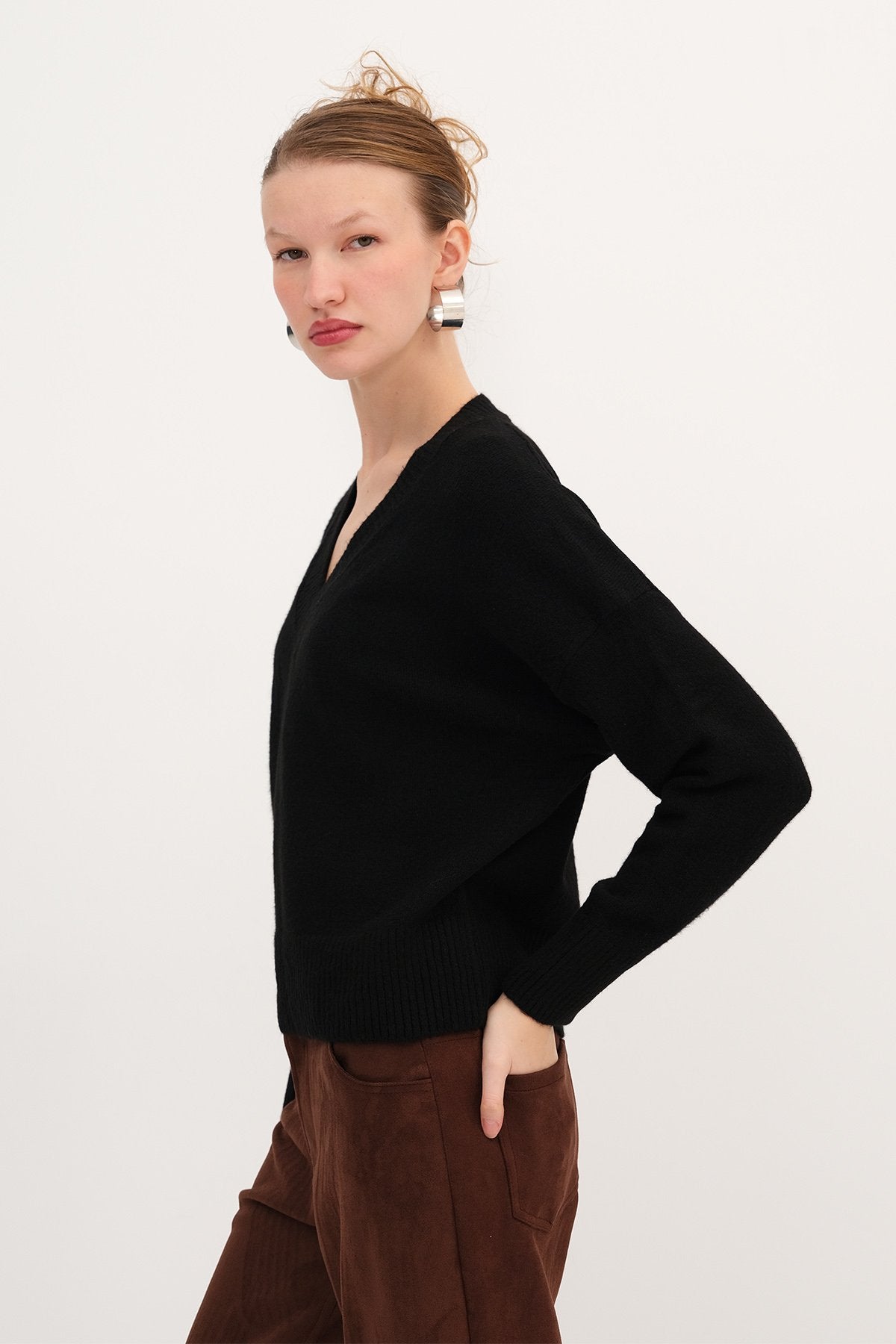 Black_V-Neck-Long-Sleeve-Knitwear-Sweater-addax