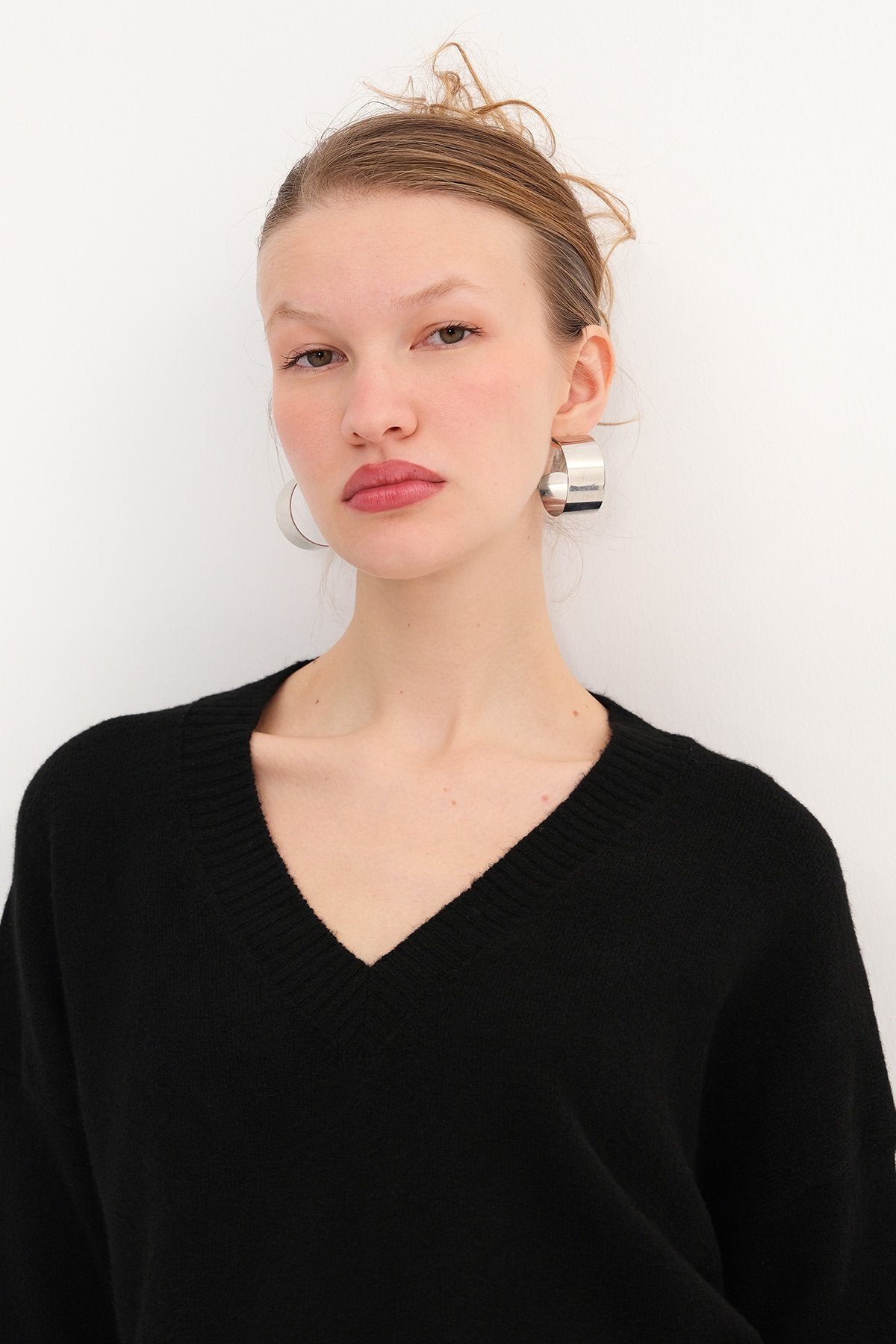 Black_V-Neck-Long-Sleeve-Knitwear-Sweater-addax