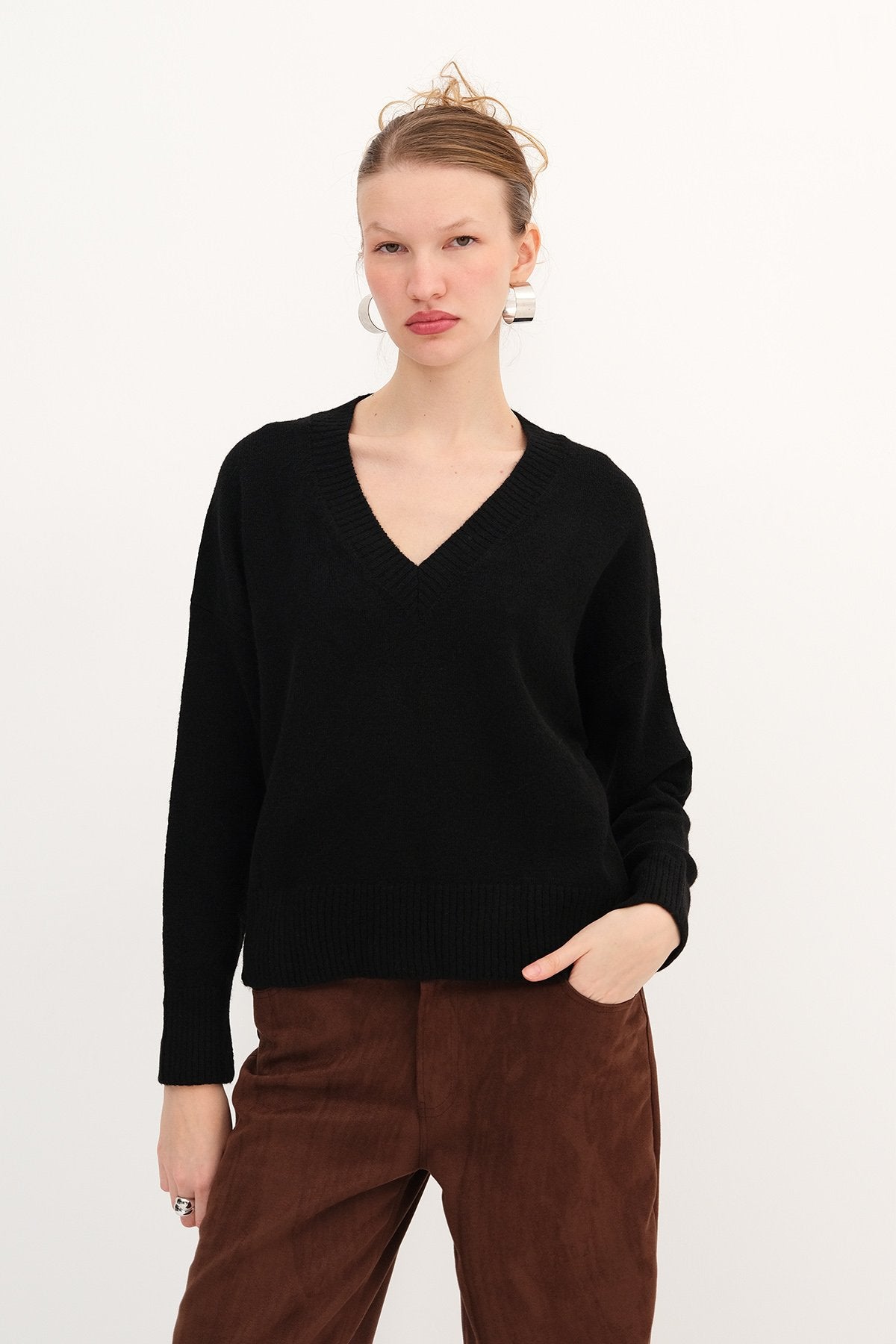 Black_V-Neck-Long-Sleeve-Knitwear-Sweater-addax