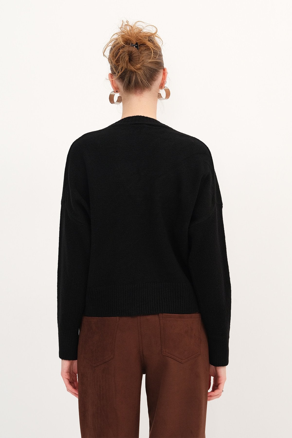 Black_V-Neck-Long-Sleeve-Knitwear-Sweater-addax