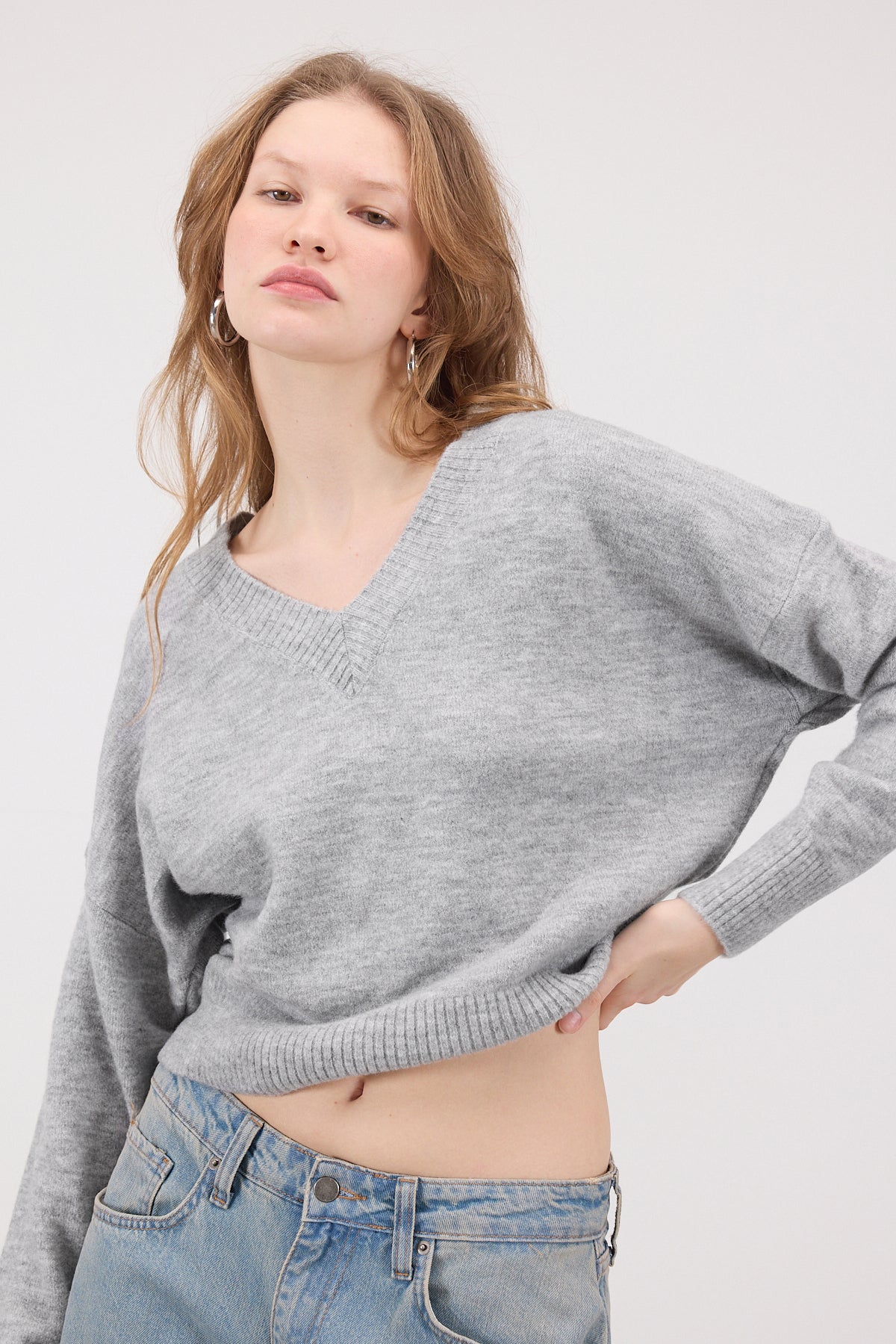 Grey_V-Neck-Long-Sleeve-Knitwear-Sweater-addax