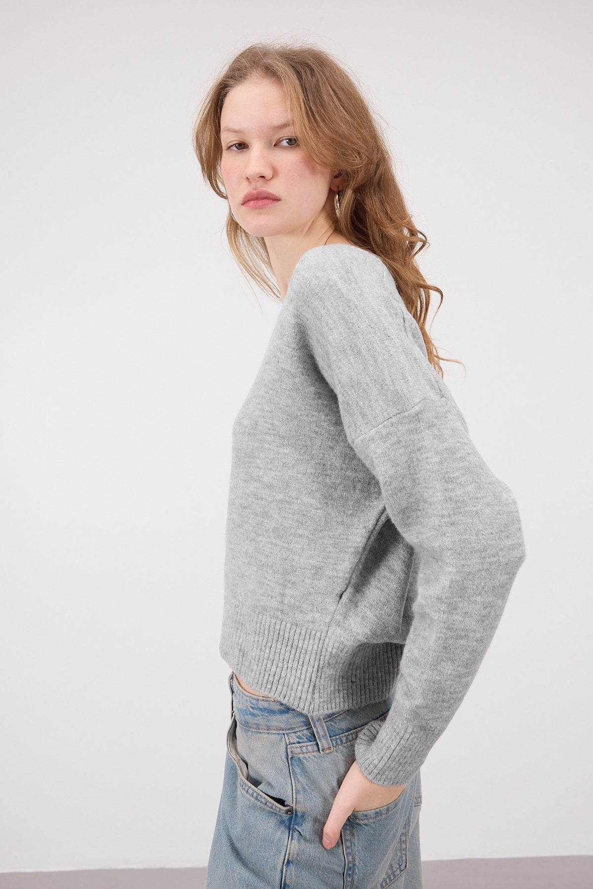 Grey_V-Neck-Long-Sleeve-Knitwear-Sweater-addax