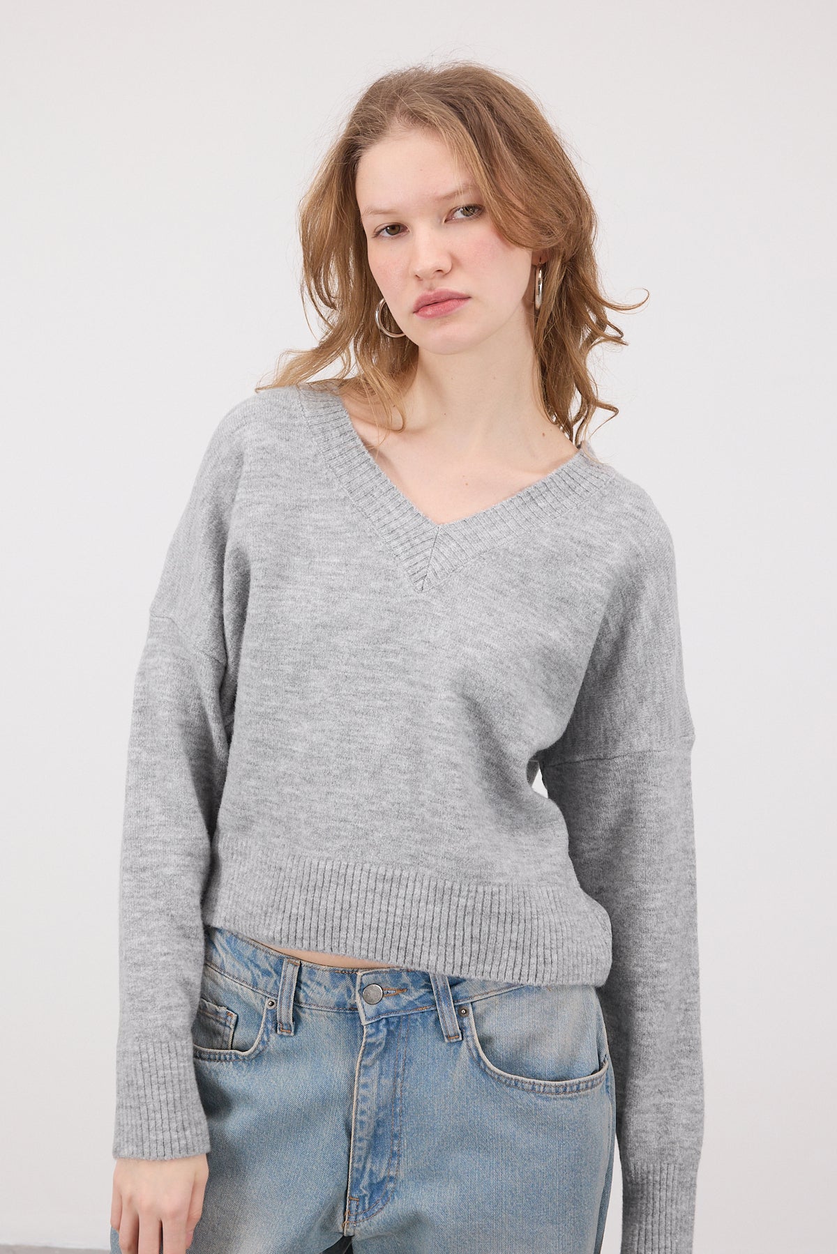 Grey_V-Neck-Long-Sleeve-Knitwear-Sweater-addax