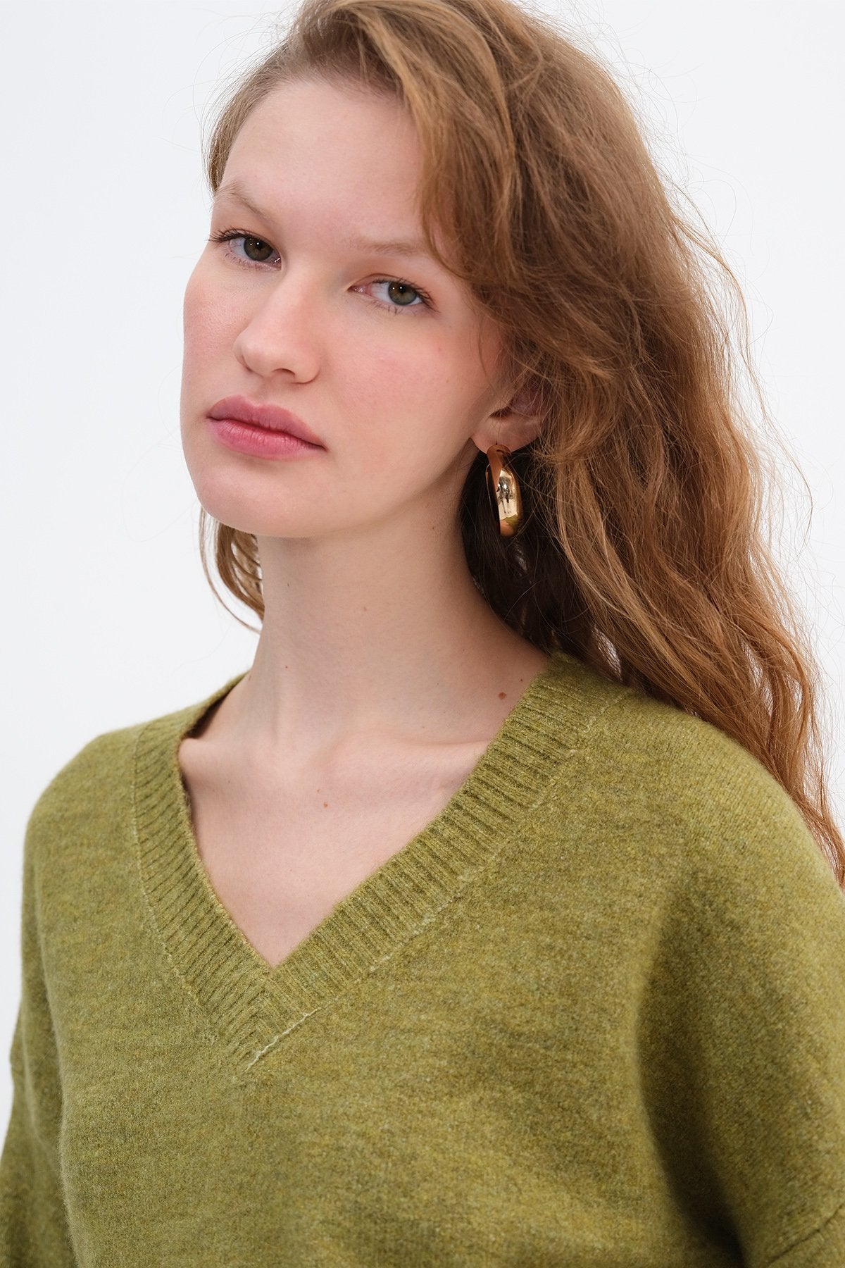 Olive_V-Neck-Long-Sleeve-Knitwear-Sweater-addax
