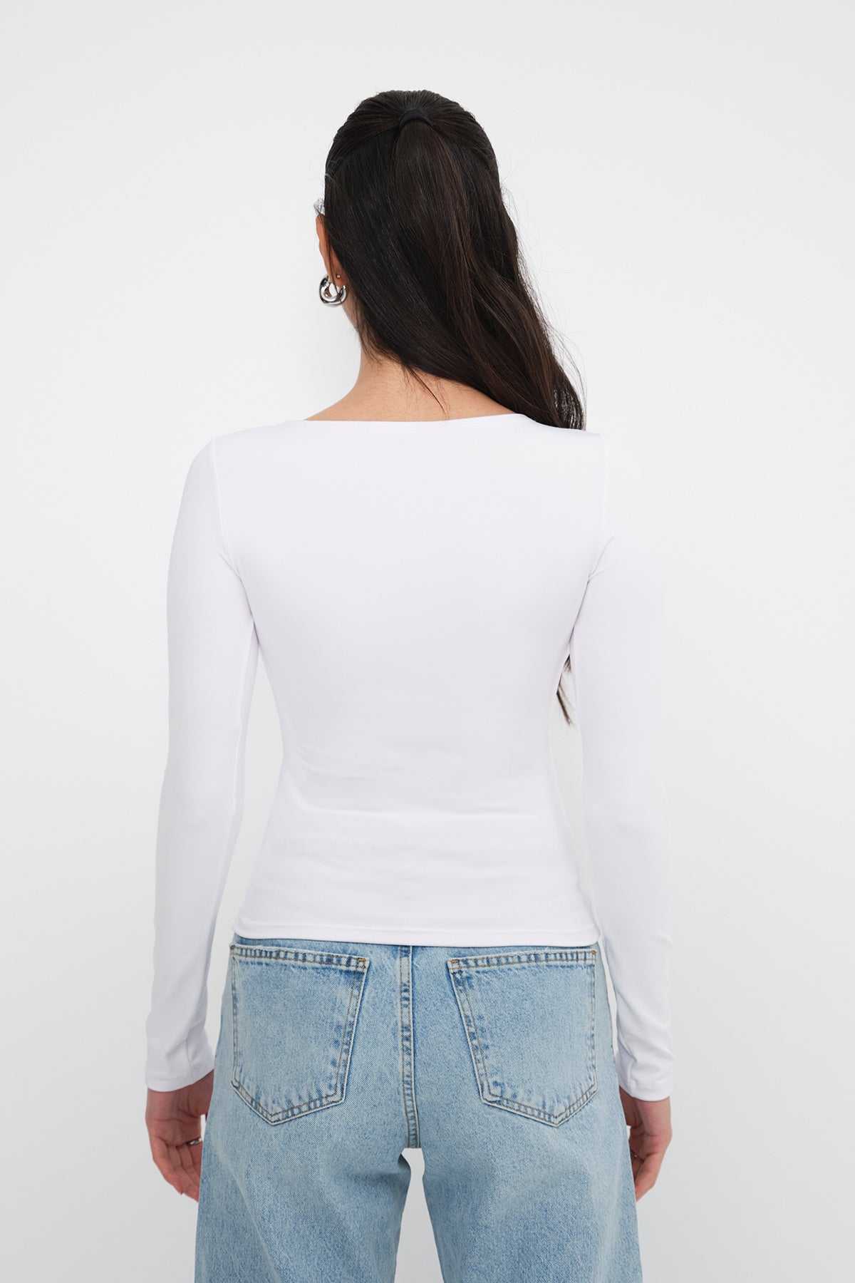 White_Crew-Neck-Long-Sleeve-Basic-Top-addax