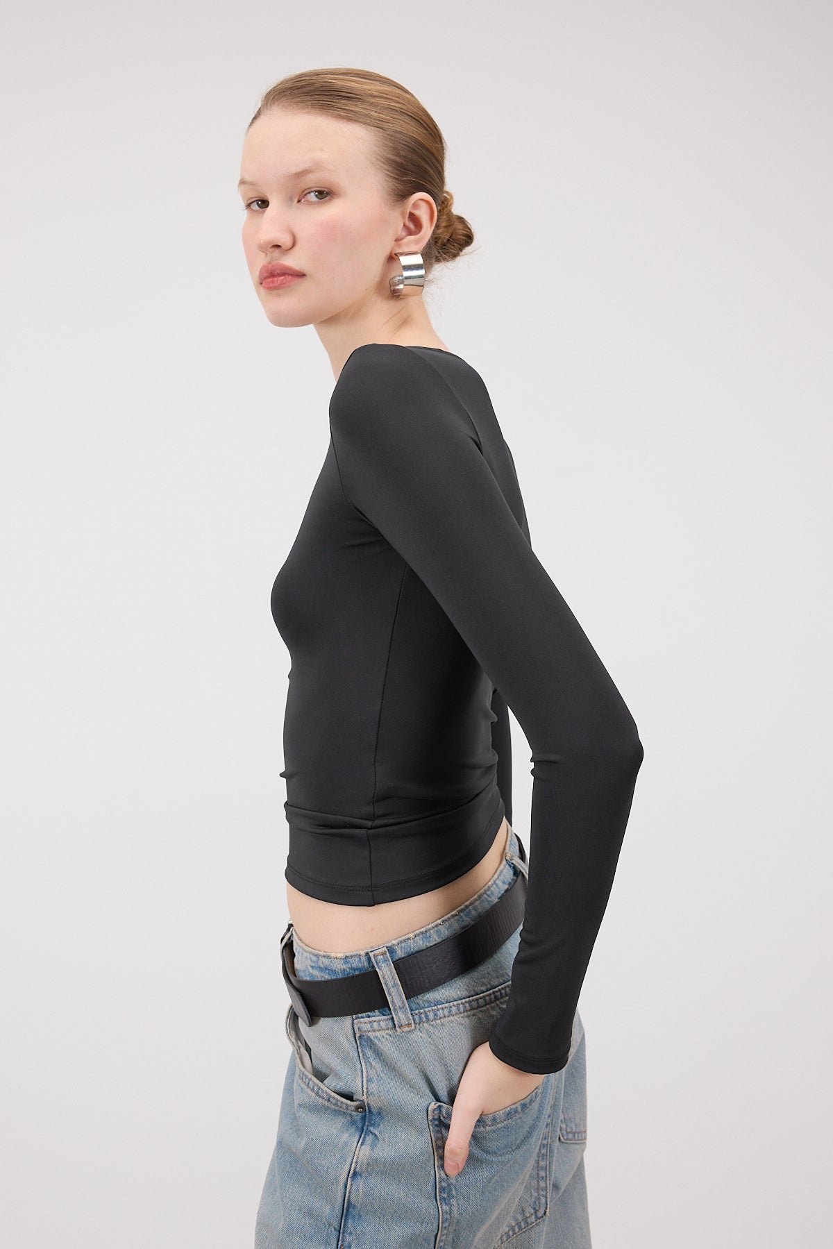Black_Crew-Neck-Long-Sleeve-Basic-Top-addax