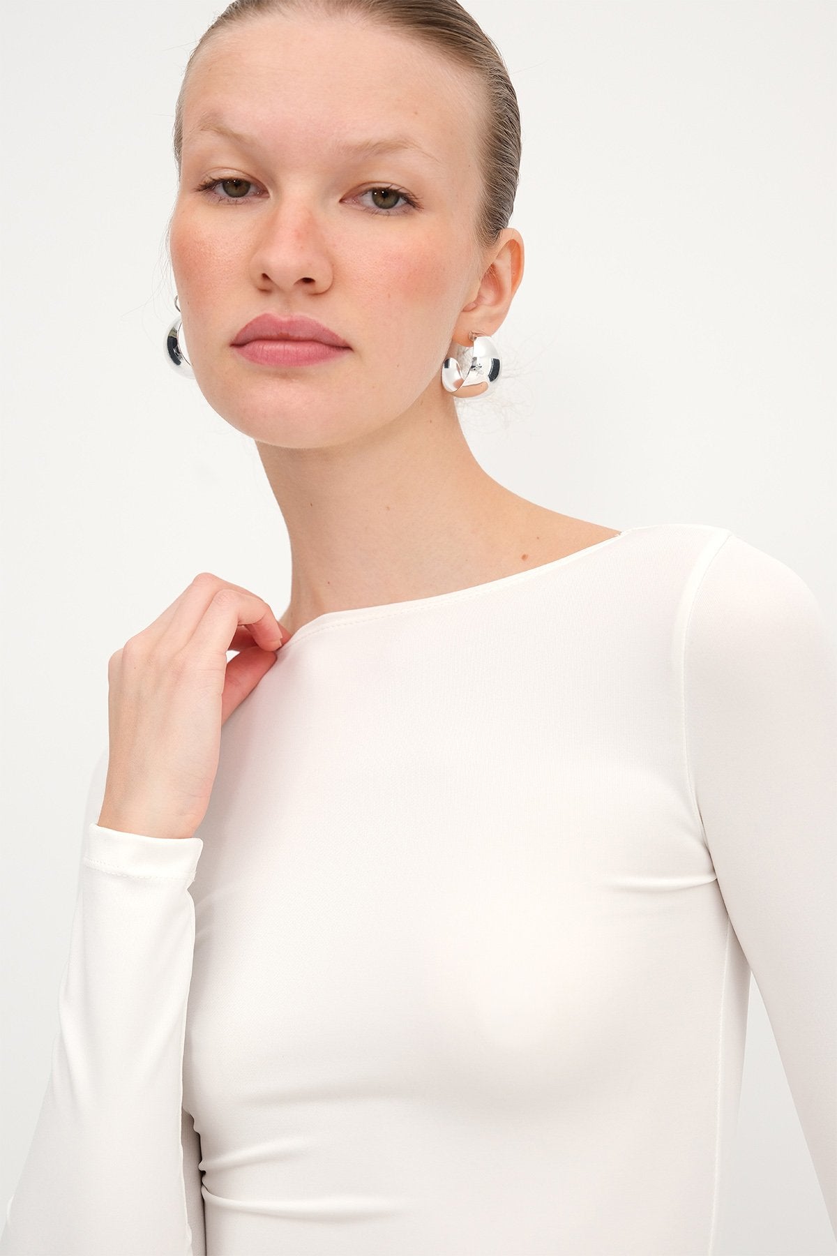 Ecru_Crew-Neck-Long-Sleeve-Basic-Top-addax