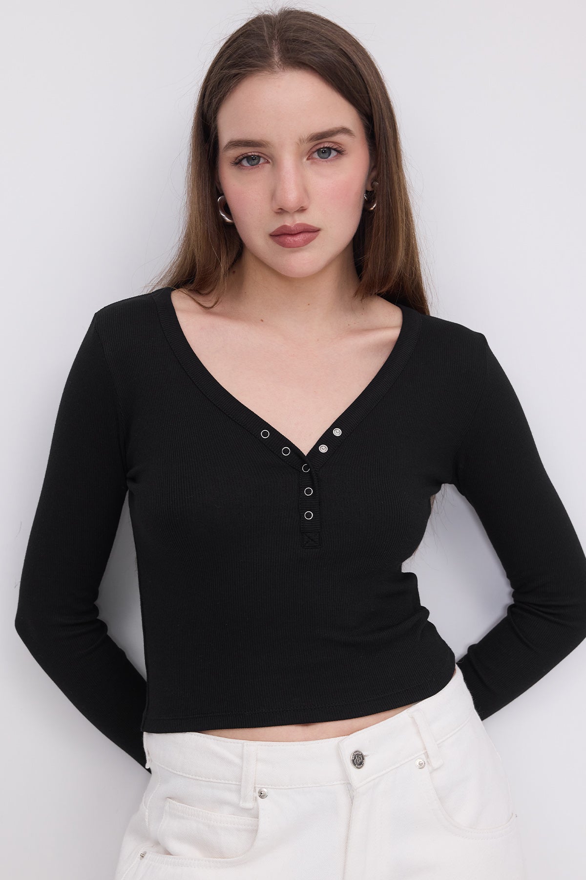 Black_Modal-T-shirt-with-Snap-Collar-addax