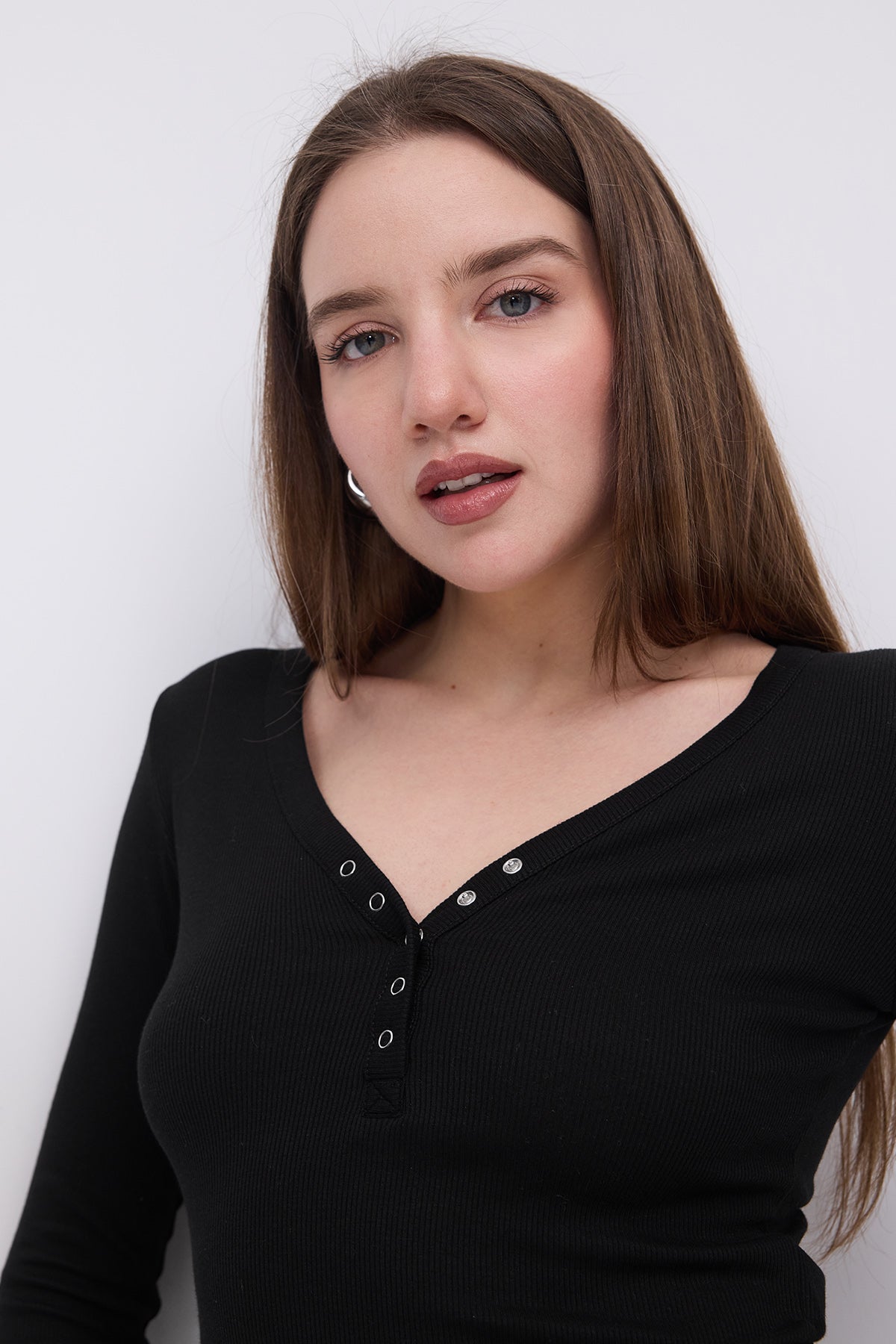 Black_Modal-T-shirt-with-Snap-Collar-addax