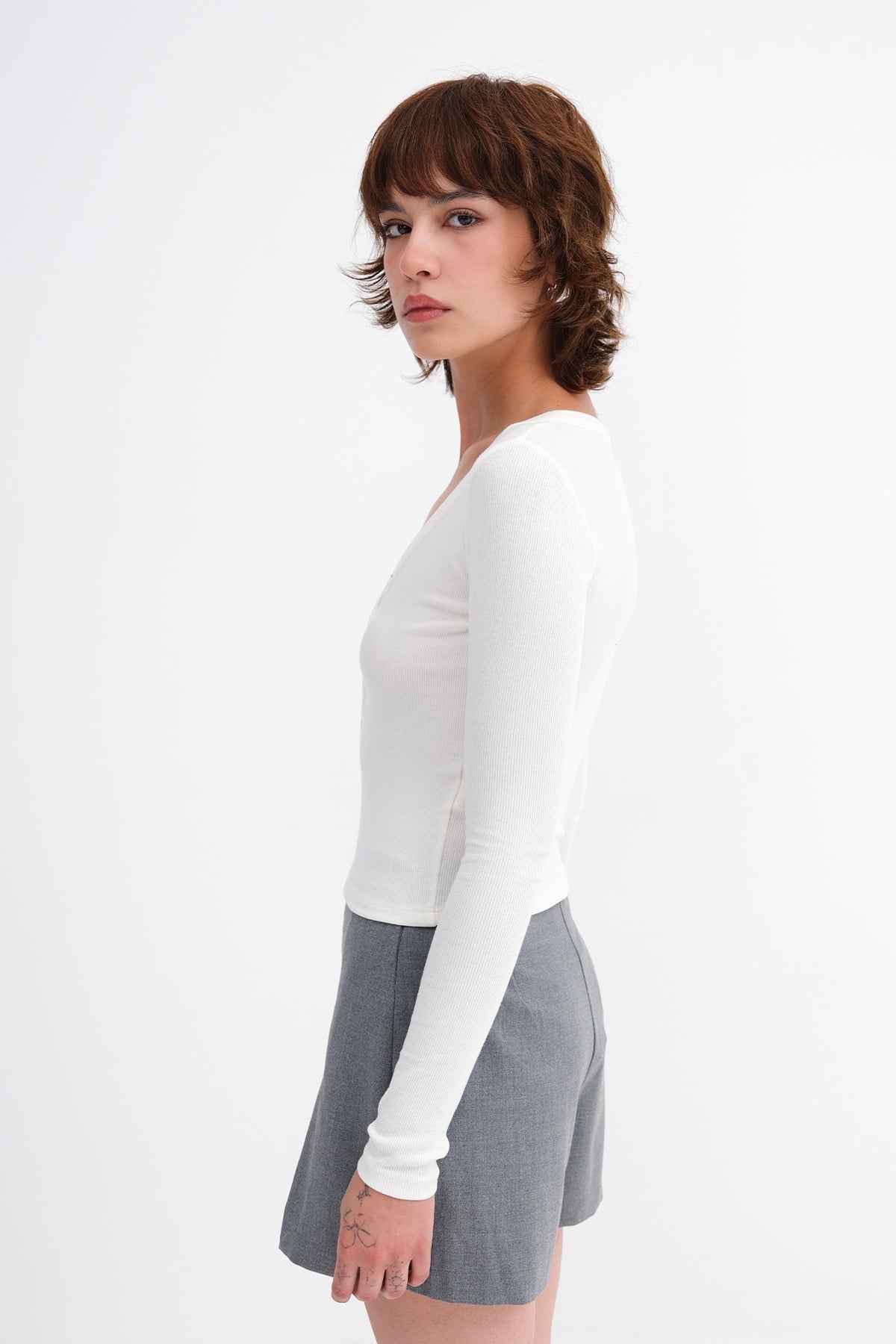 Ecru_Modal-T-shirt-with-Snap-Collar-addax