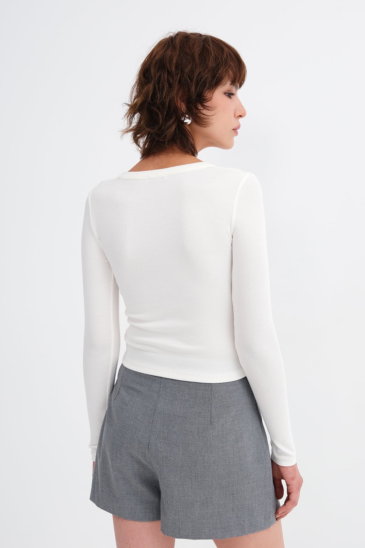 Ecru_Modal-T-shirt-with-Snap-Collar-addax