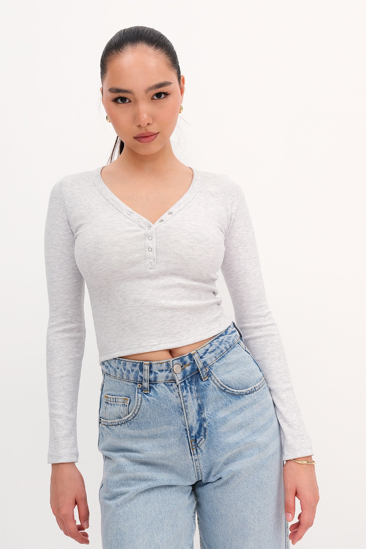 Snow-Melange_Modal-T-shirt-with-Snap-Collar-addax