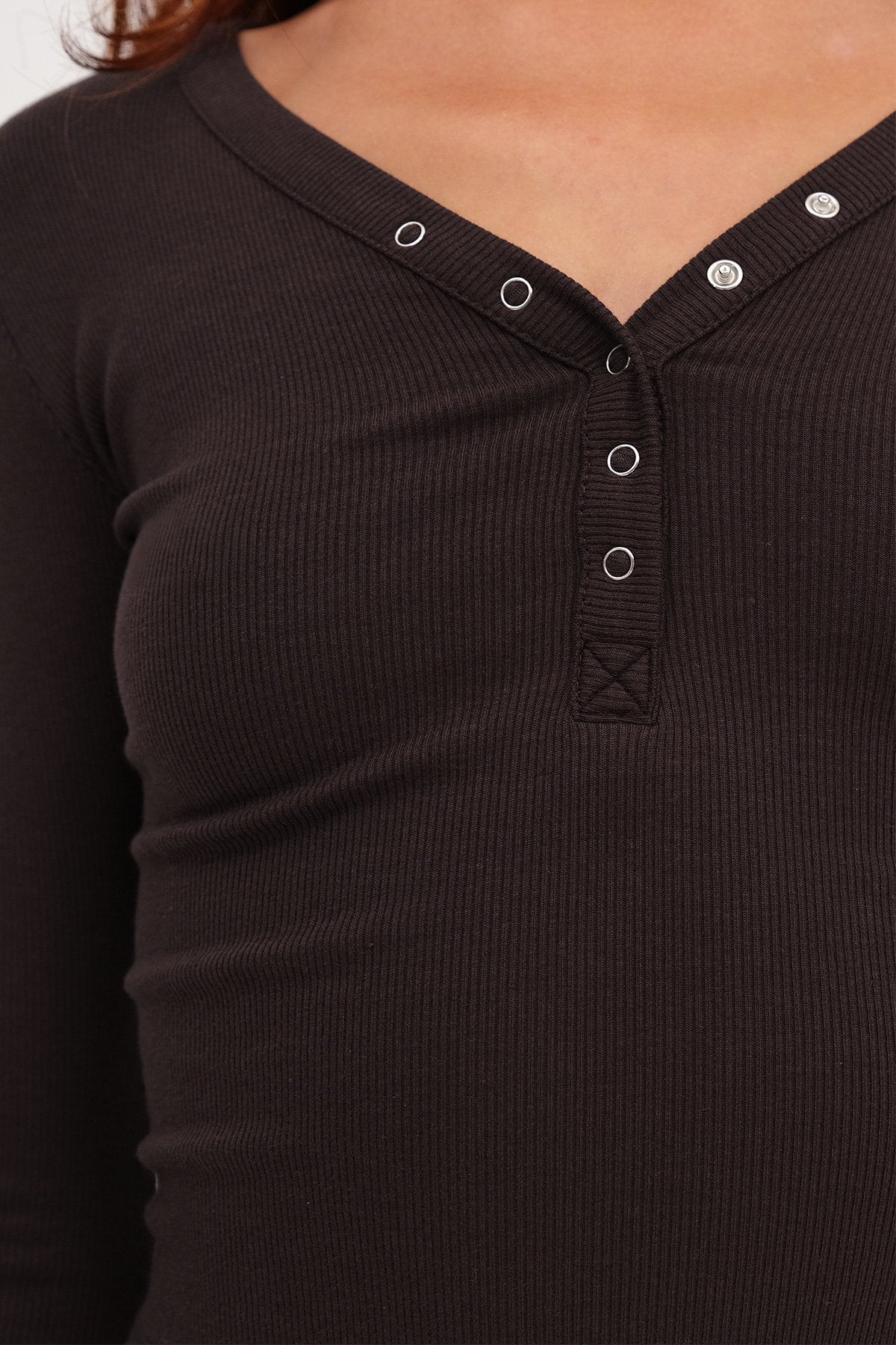 Bitter-Coffee_Modal-T-shirt-with-Snap-Collar-addax