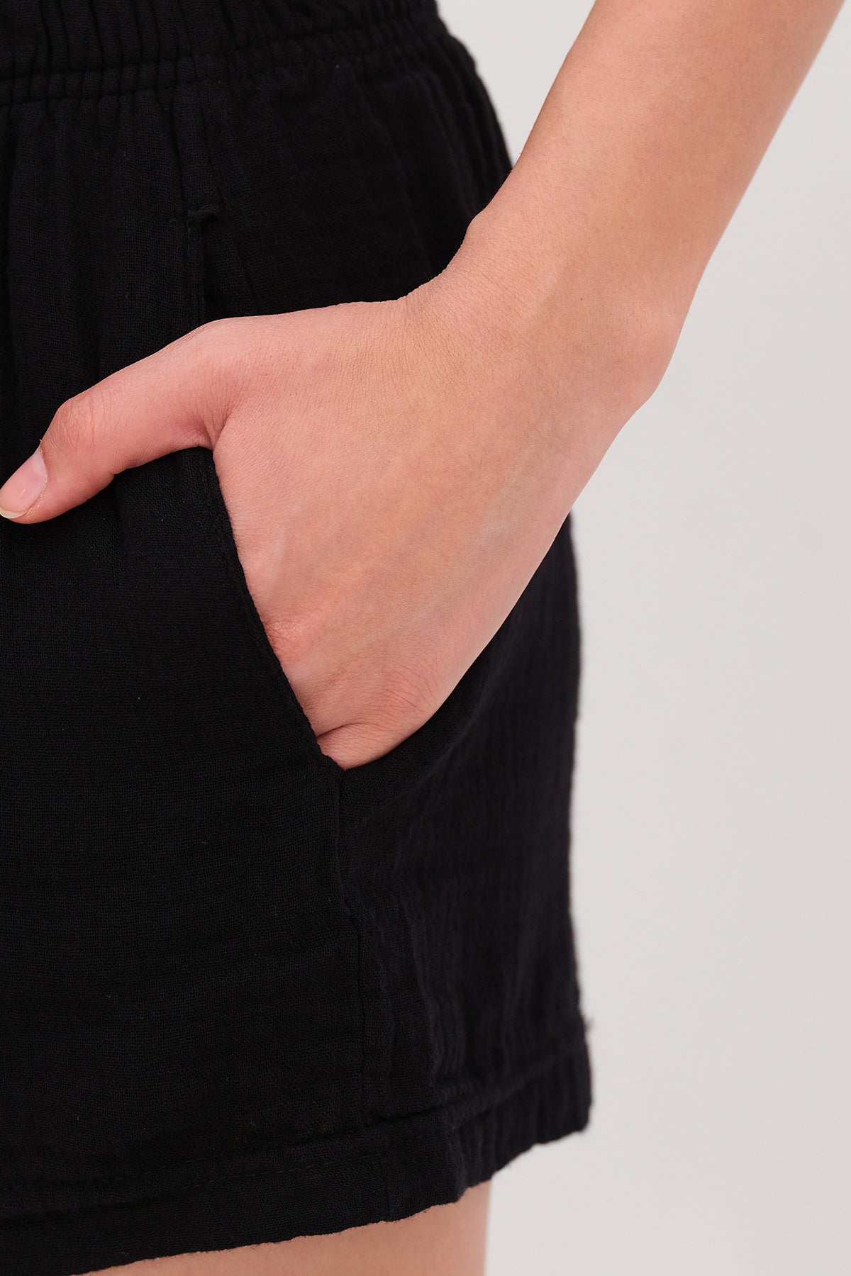 Black_Elastic-Waist-Shorts-addax