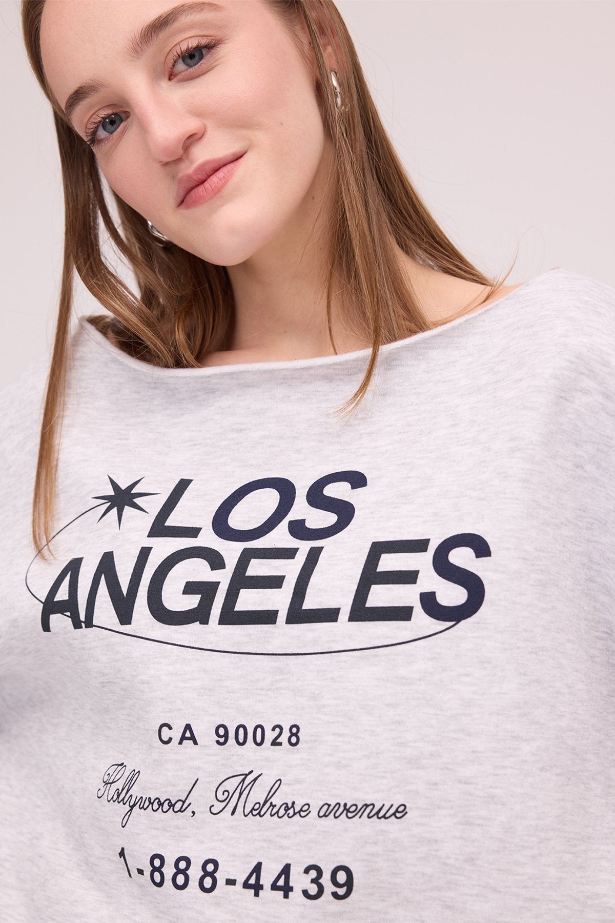 Snow-Melange_LOS-ANGELES-Written-Raised-Sweatshirt-addax