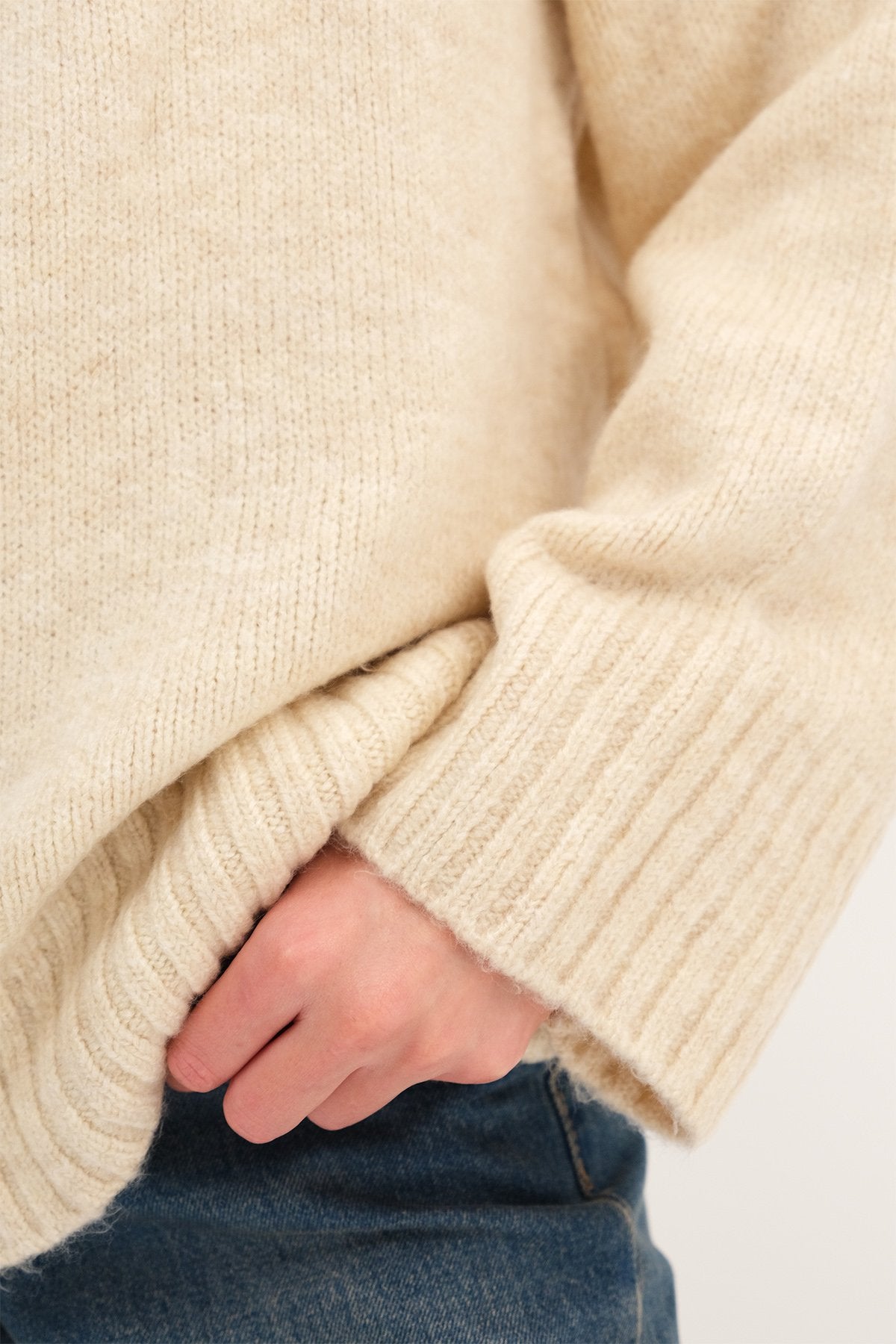 Stone_Crew-Neck-Basic-Knitwear-Sweater-addax