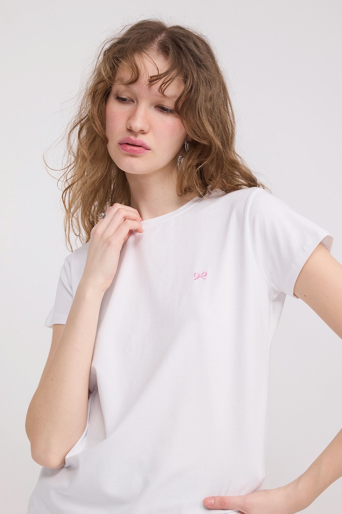 White_Ribbon-Embroidered-T-shirt-addax