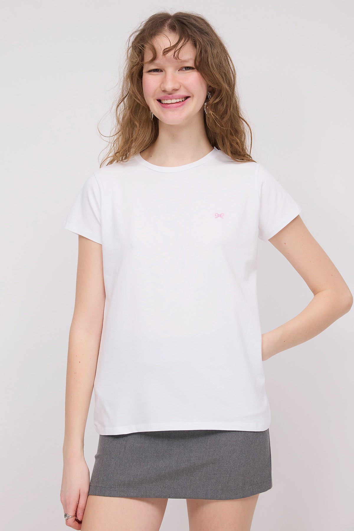 White_Ribbon-Embroidered-T-shirt-addax