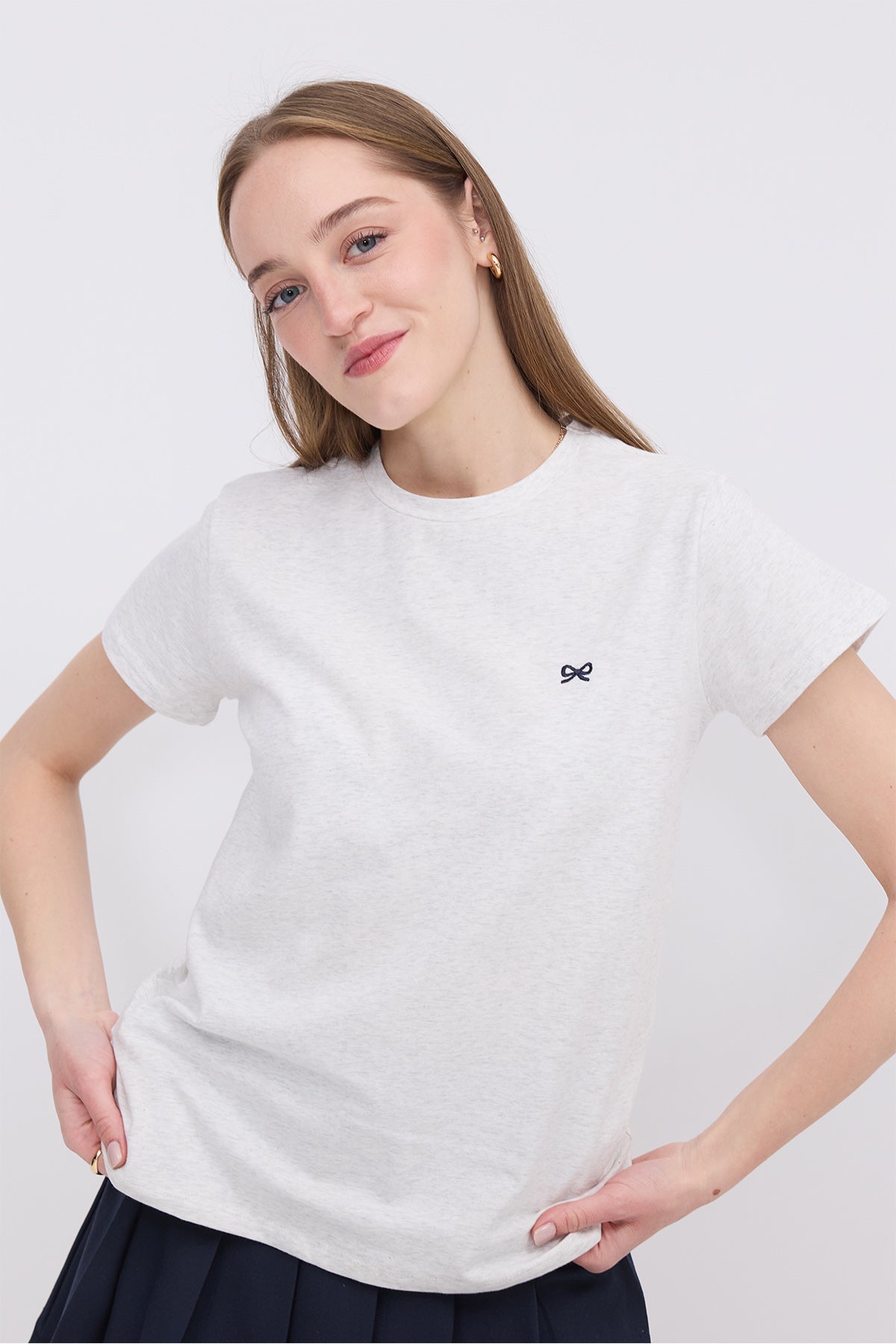 Snow-Melange_Ribbon-Embroidered-T-shirt-addax