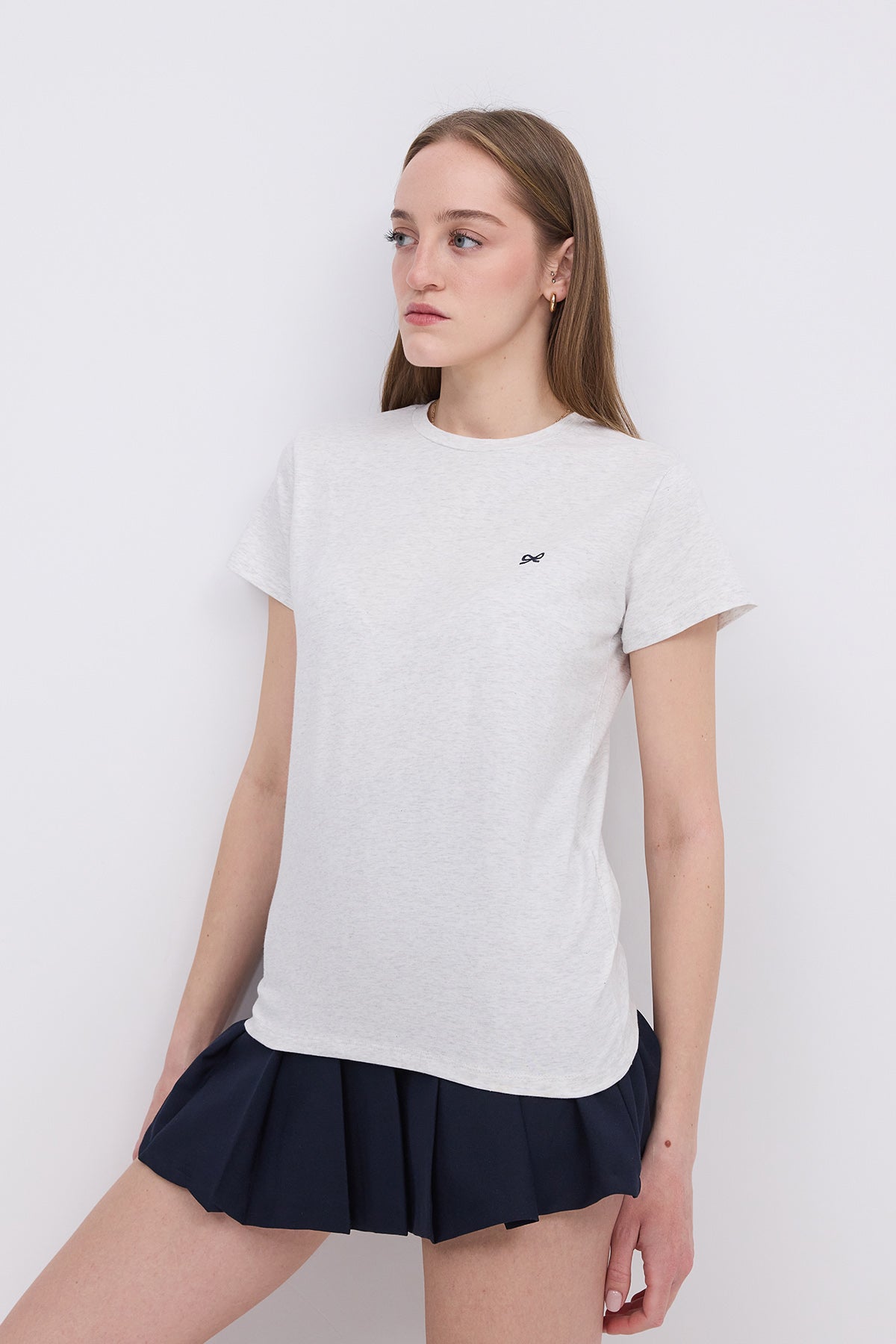 Snow-Melange_Ribbon-Embroidered-T-shirt-addax