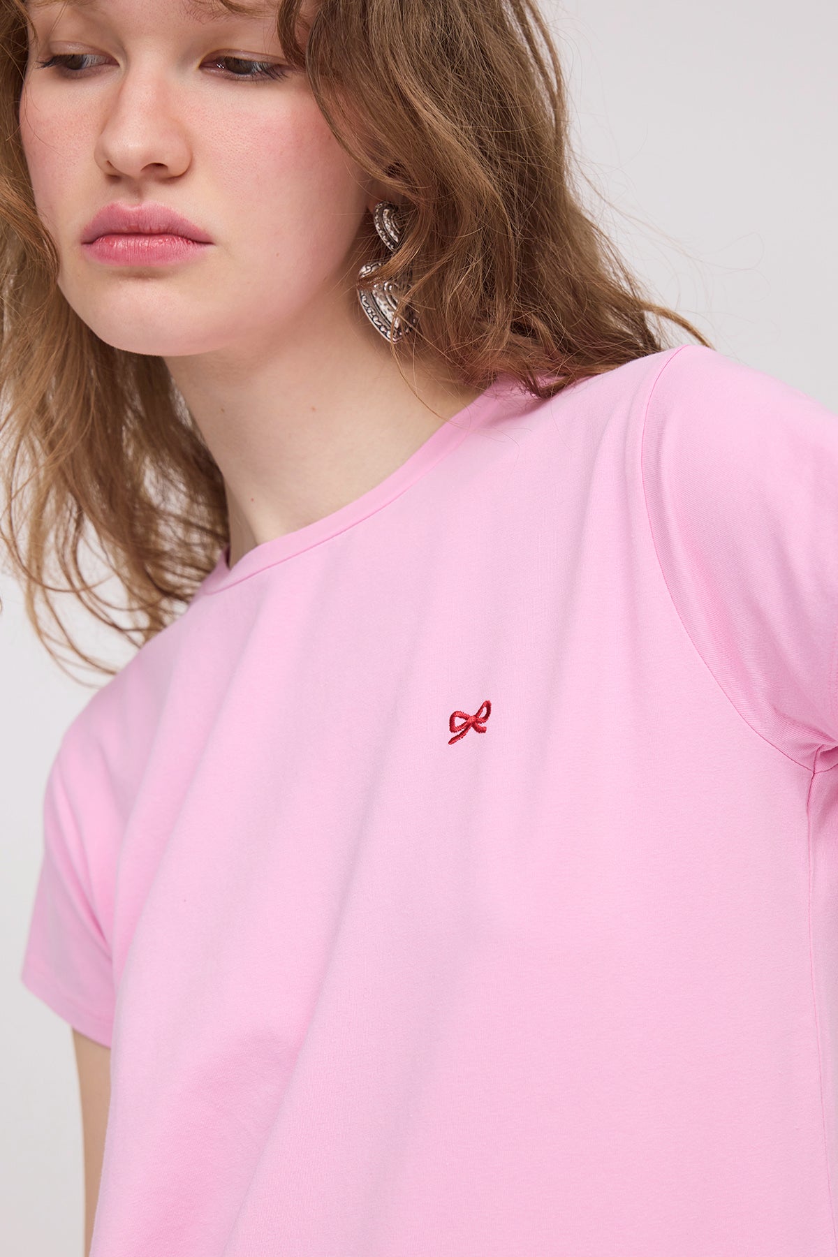 Begonia_Ribbon-Embroidered-T-shirt-addax