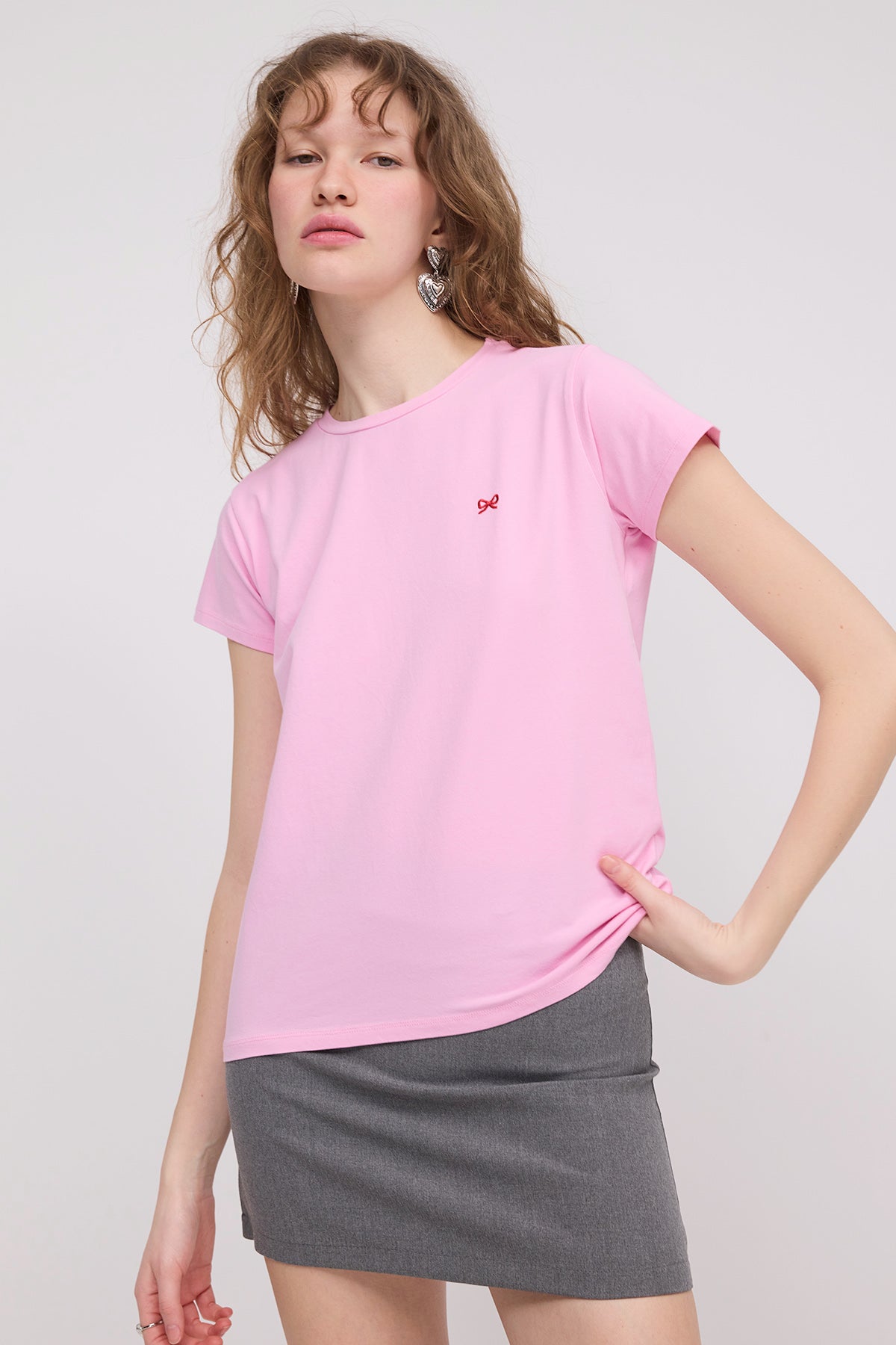 Begonia_Ribbon-Embroidered-T-shirt-addax