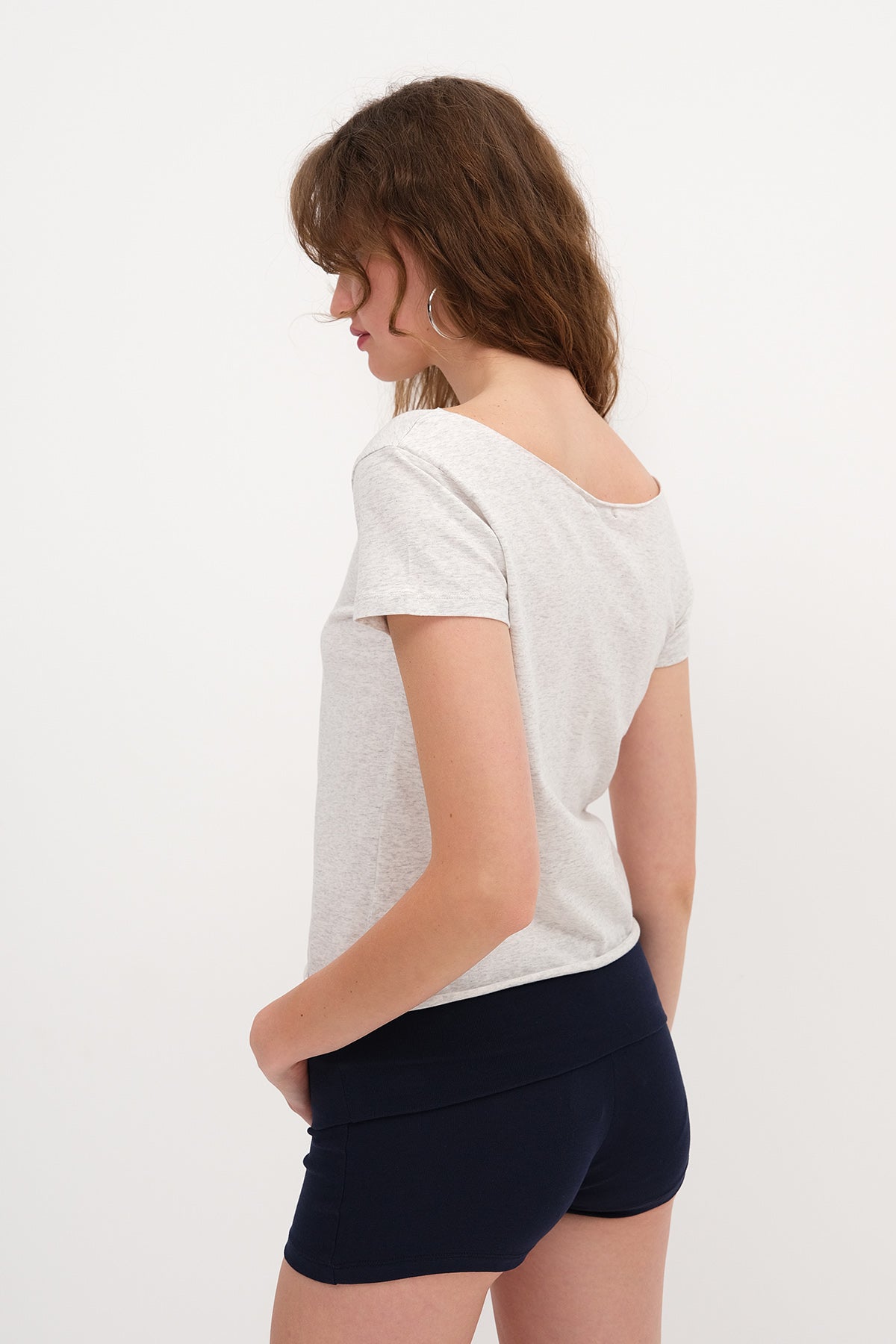 Snow-Melange_Boat-Neck-Printed-T-shirt-addax