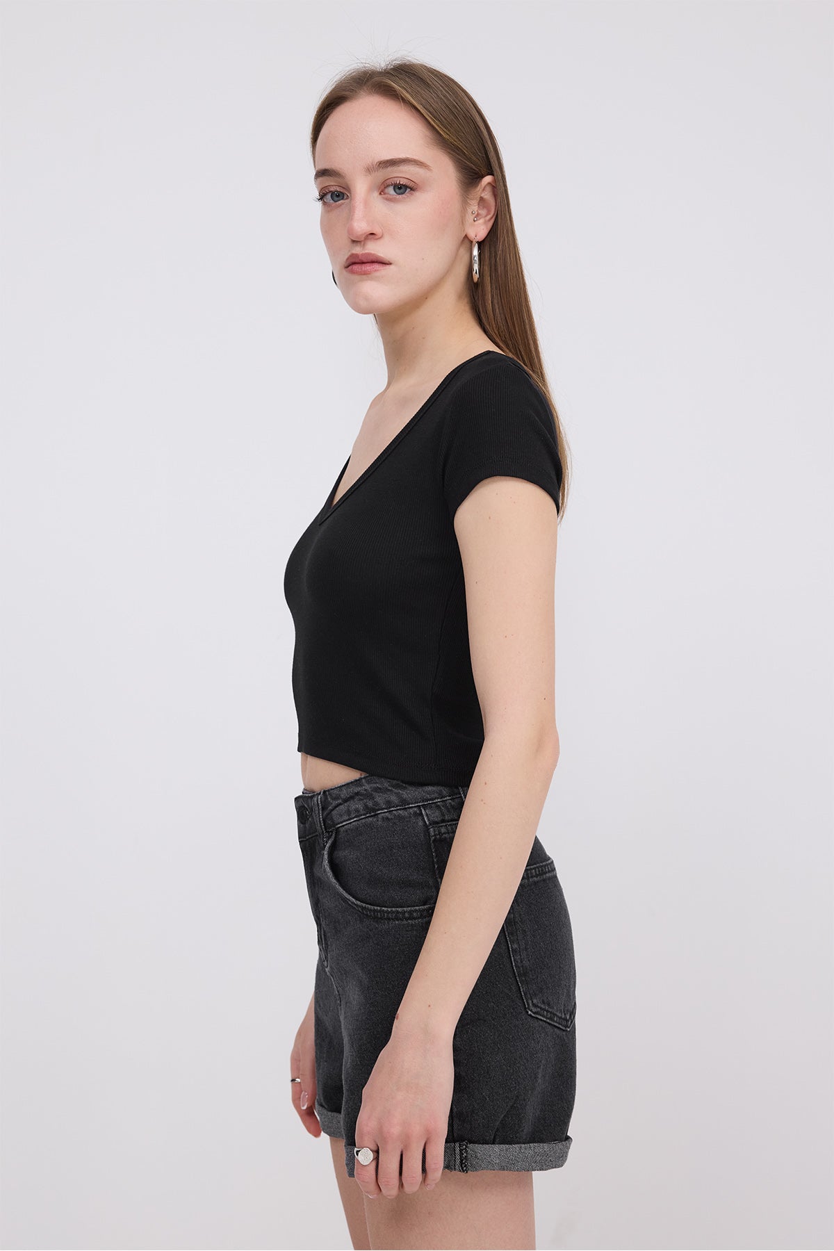 Black_V-Neck-Crop-T-shirt-addax