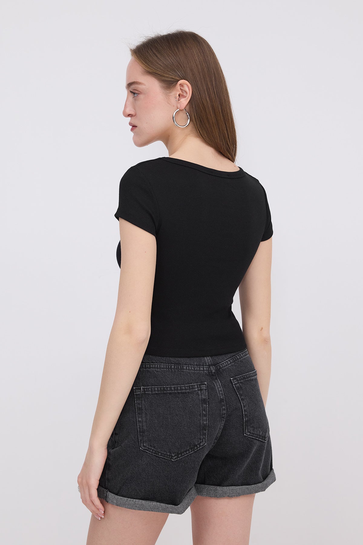 Black_V-Neck-Crop-T-shirt-addax