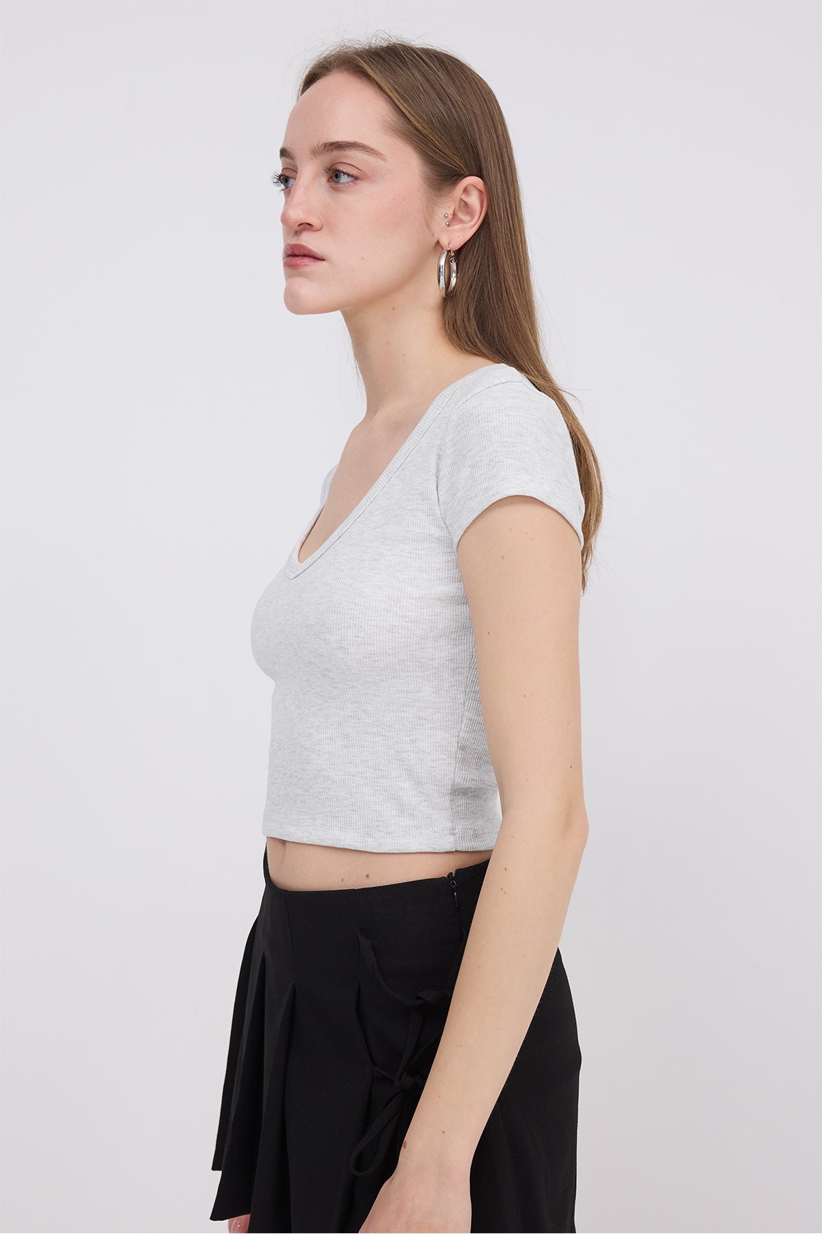 Snow-Melange_V-Neck-Crop-T-shirt-addax