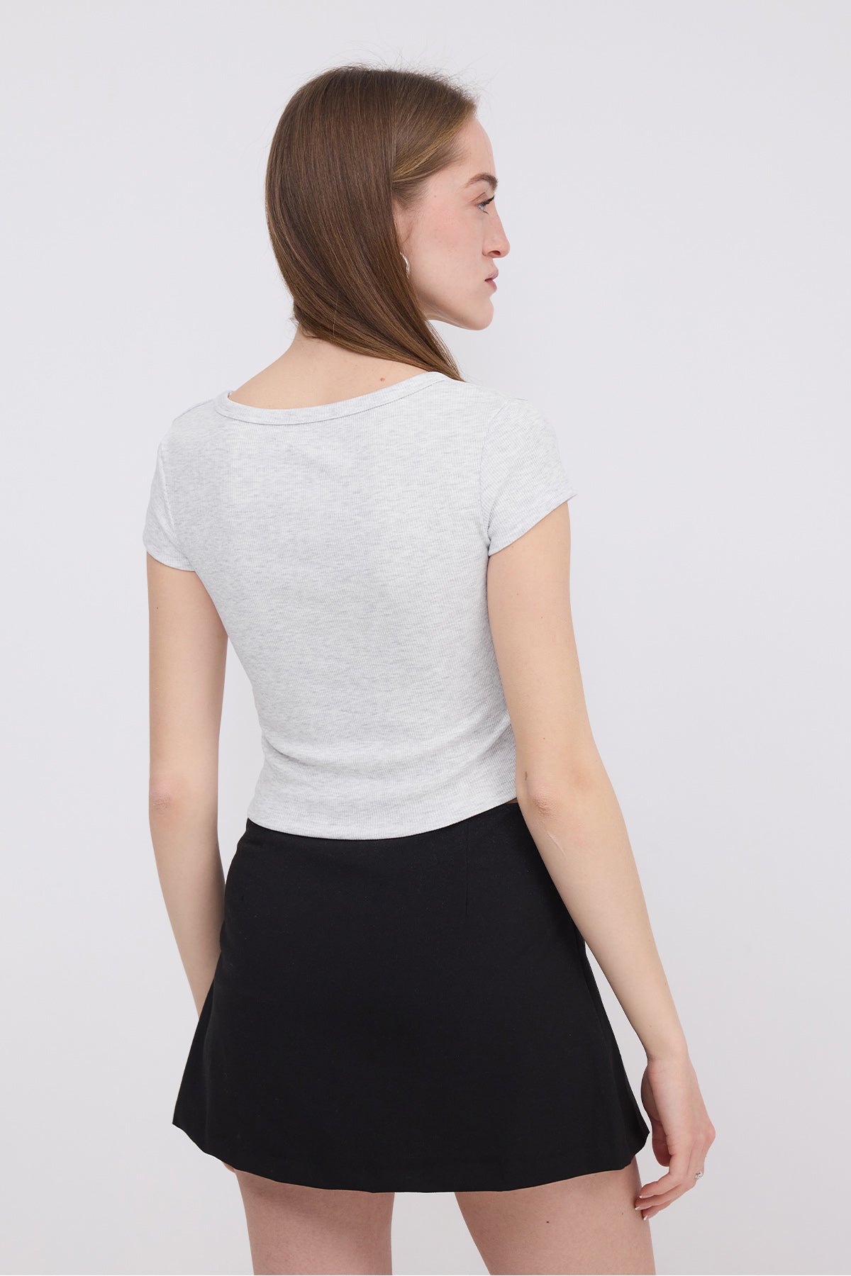 Snow-Melange_V-Neck-Crop-T-shirt-addax