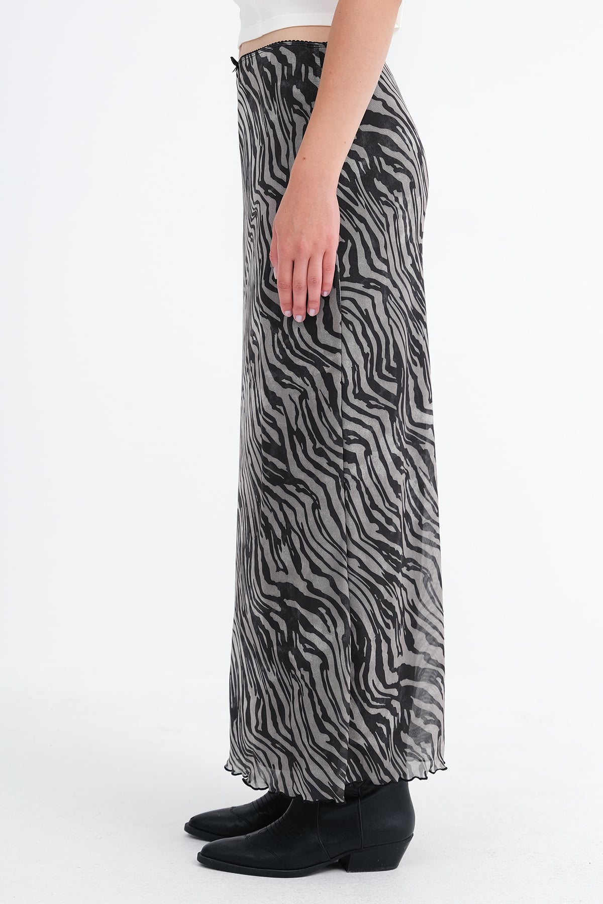 Zebra_Floral-Patterned-Lined-Midi-Skirt-addax