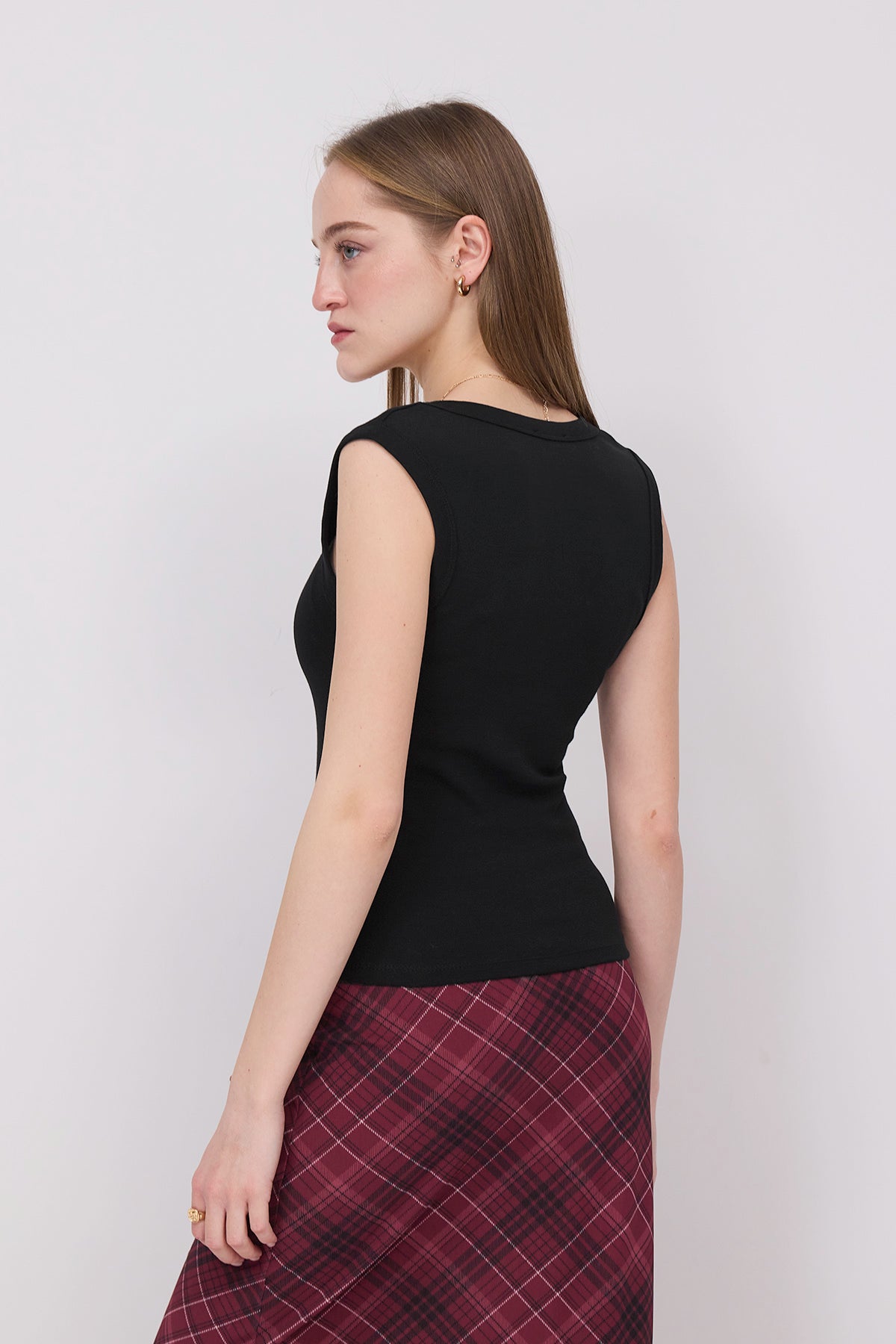 Black_V-Neck-Basic-Sleeveless-Blouse-addax